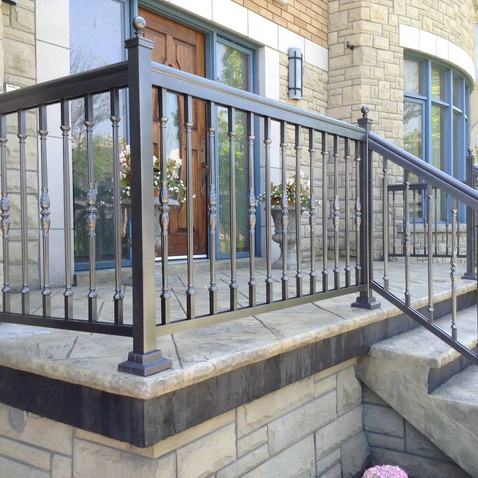 High Qualtity Vertical Wood Look Like Aluminum Slats Garden Fence Courtyard Fence