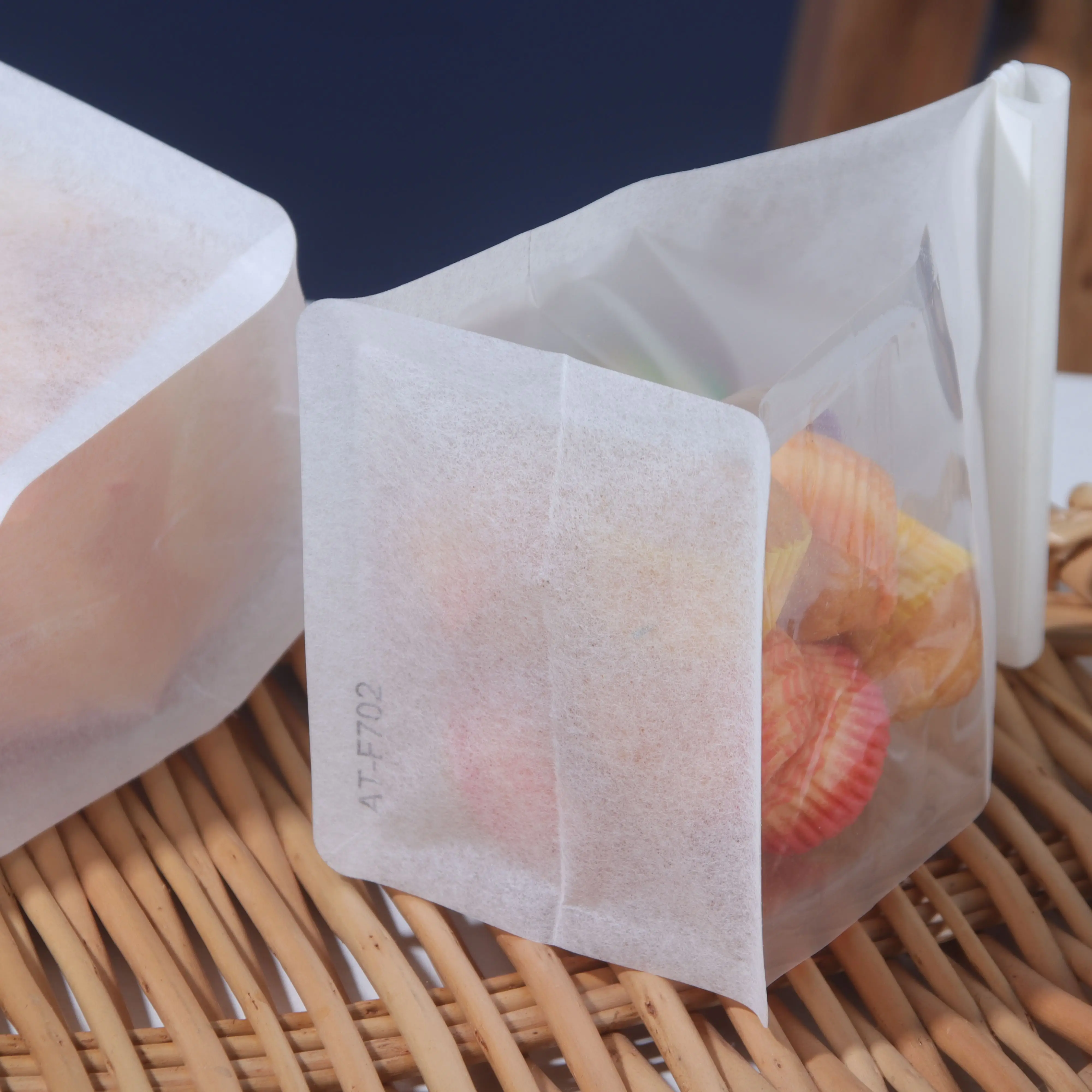 Factory Manufacturer Bakery Food Printed white Kraft Bread Packaging Paper Bags With Plastic Window