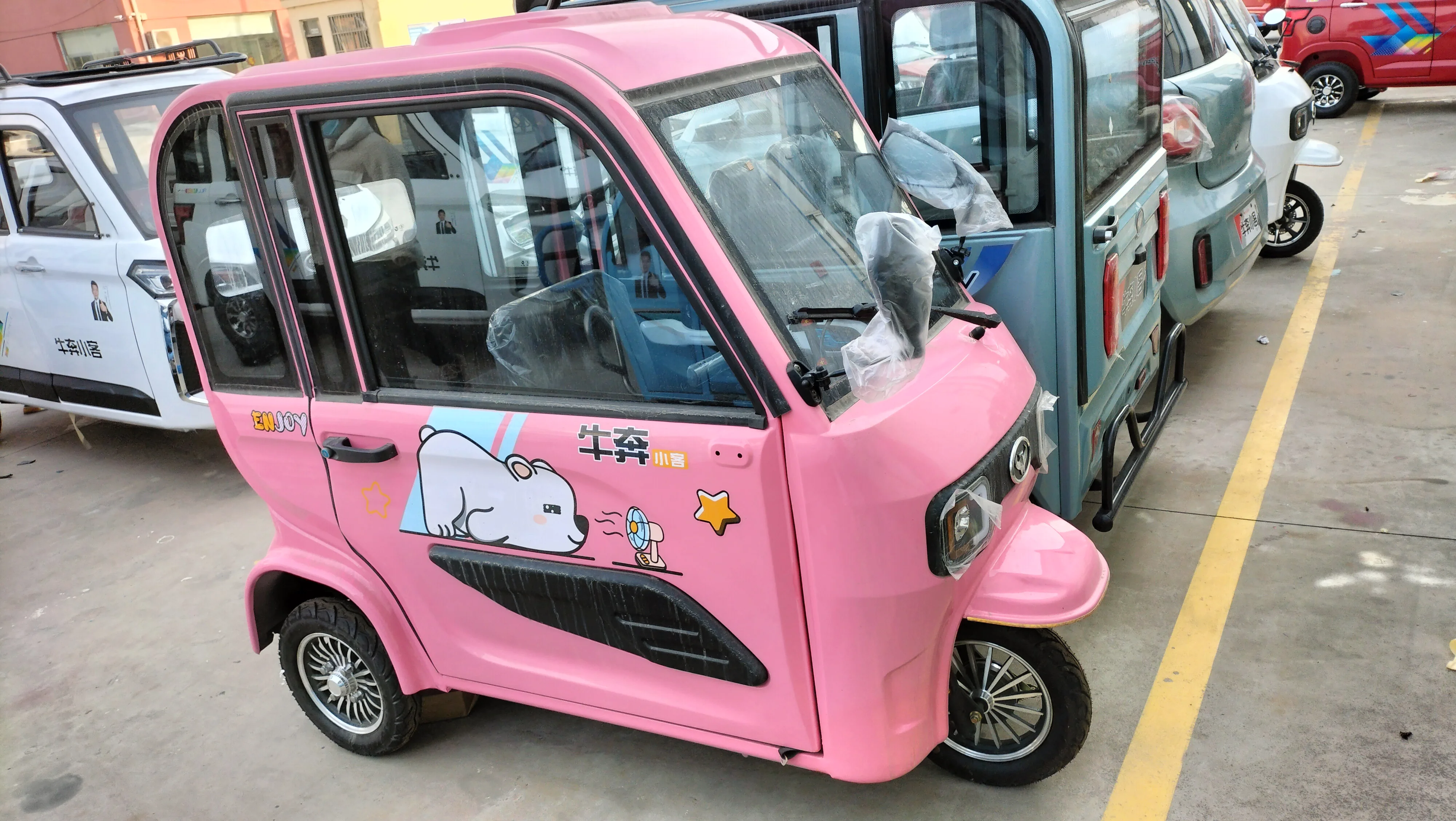 Cheap New Electric Vehicle Enclosed Scooters 3 Wheel Passenger Electric Motorized Tricycle For Adults