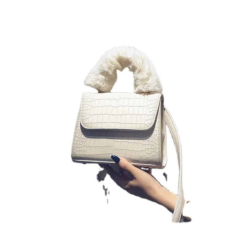 
Autumn And Winter Plaid Handbag Fashion Fluffy Shoulder Bag Korean Style Shoulder Bag Small Lady Fashion Chain Crossbody Bag 