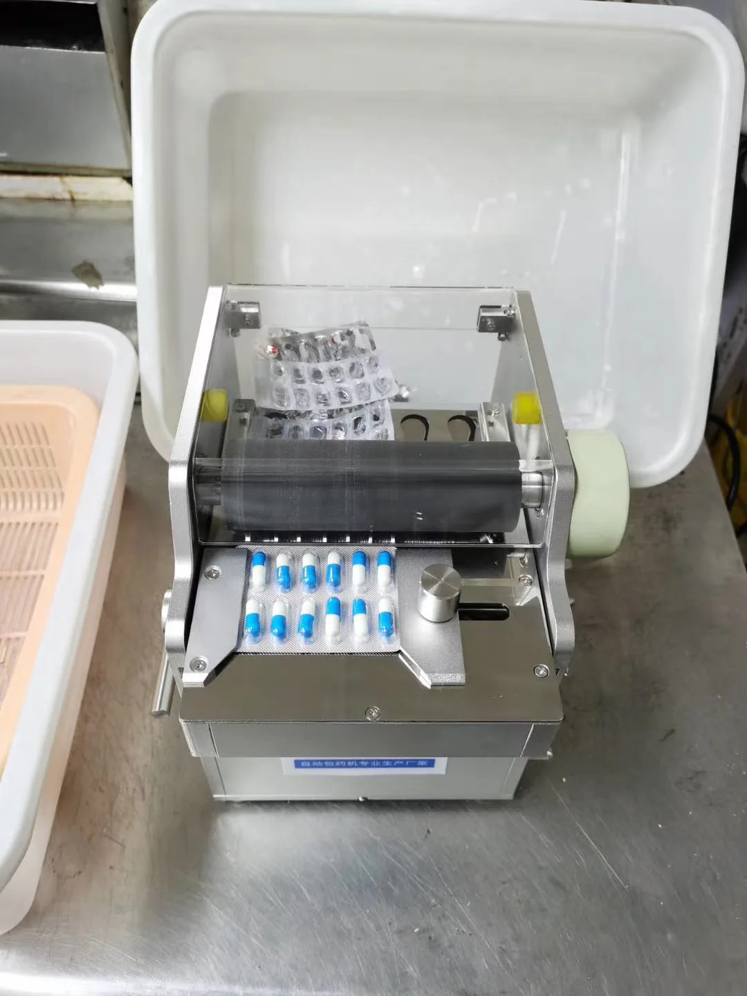 Chinese Manufacturer 30 Blisters Per Min Manual Compact capsule Tablet Deblistering Medicine Deblister Machine