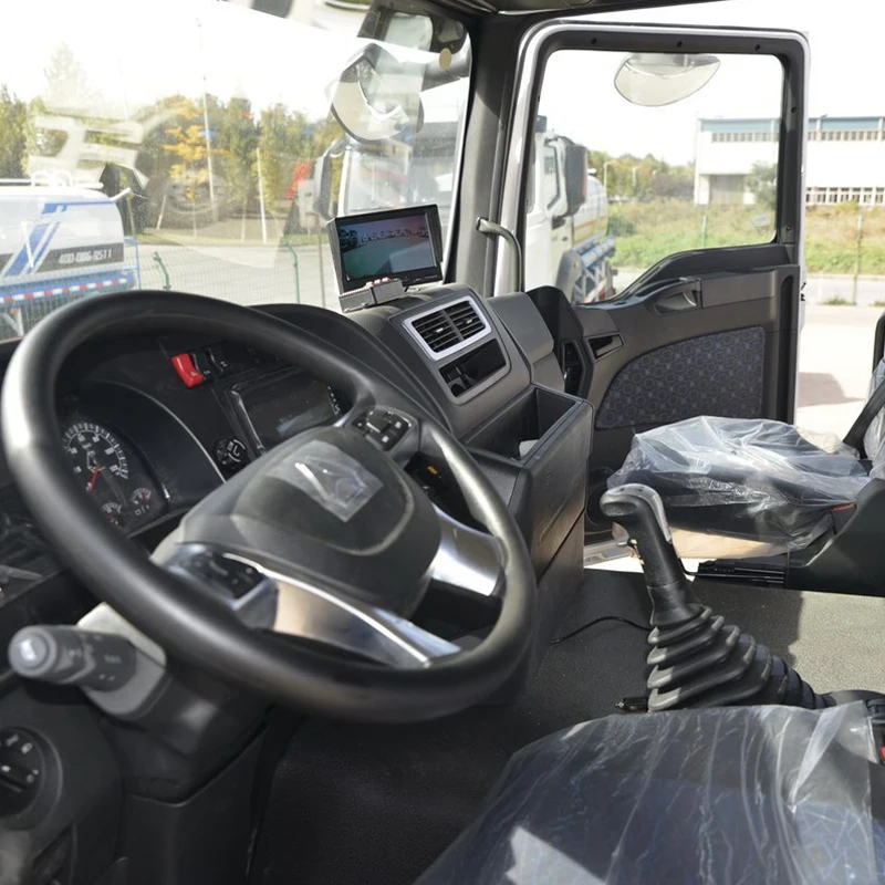 Easy to Operate 6X4 Asphalt Sprinkler Truck Isuzu Water Tanker Truck Used Japan Water Truck for Sale