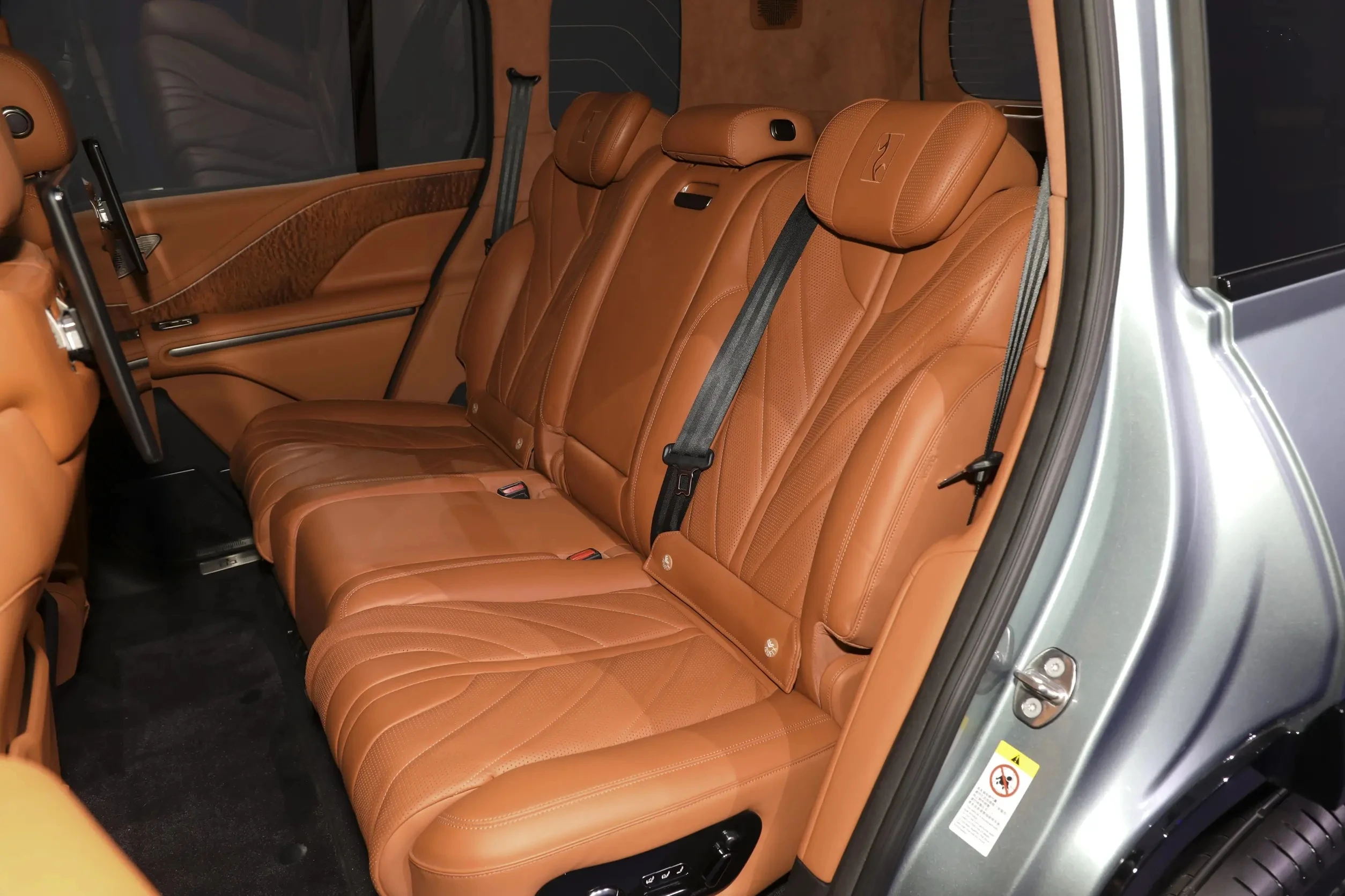 Byd Yangwan Yang Vang U8 New Off-road Jeep Byd Yangwang U8 Electric Car 4x4 Byd Yangwuang U8 Byd Yangwang Looking Up U8 Car