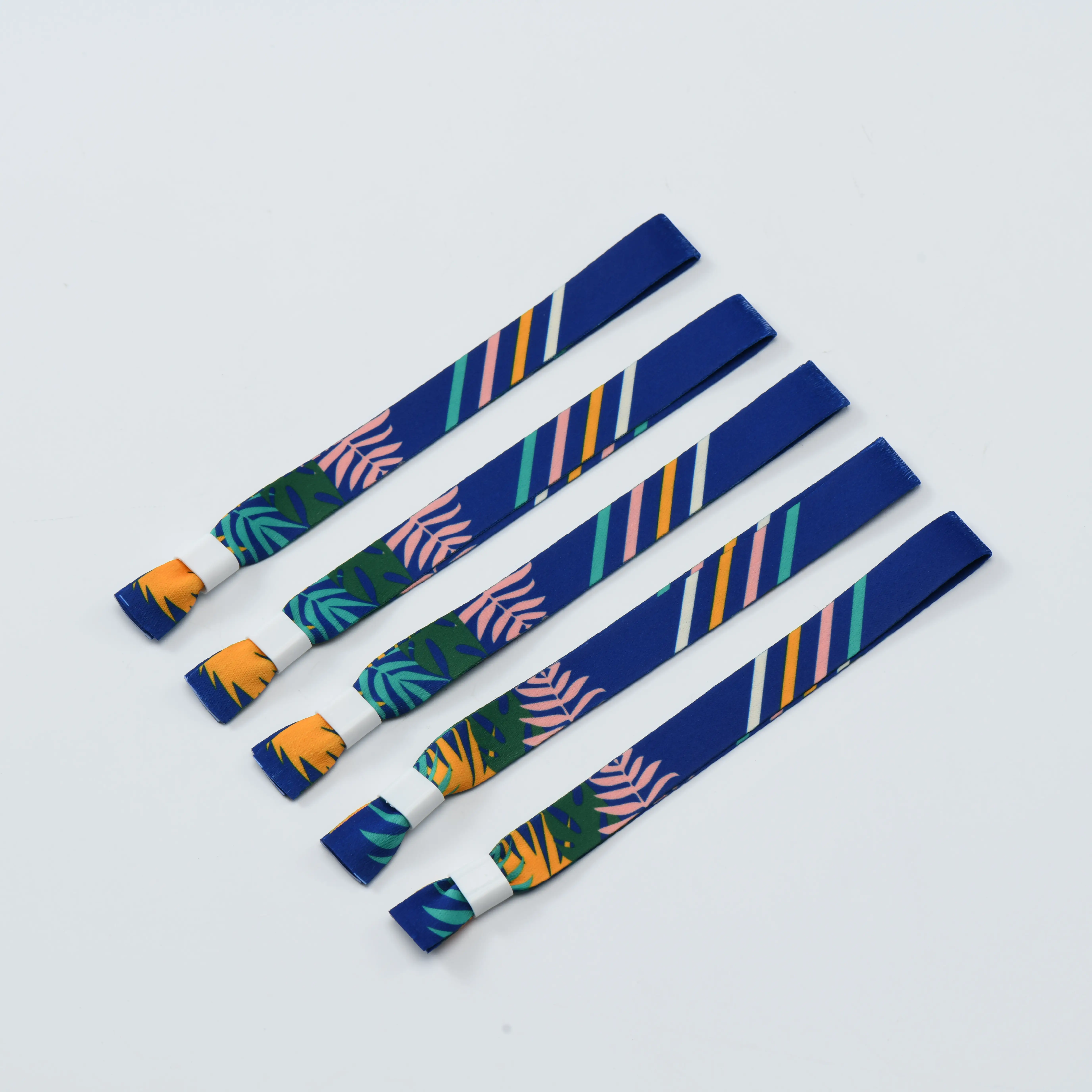 Дешевые браслеты на заказ с цилиндрическим замком однотонная ткань входной билет атласный браслет для концертов/вечеринок/выставок