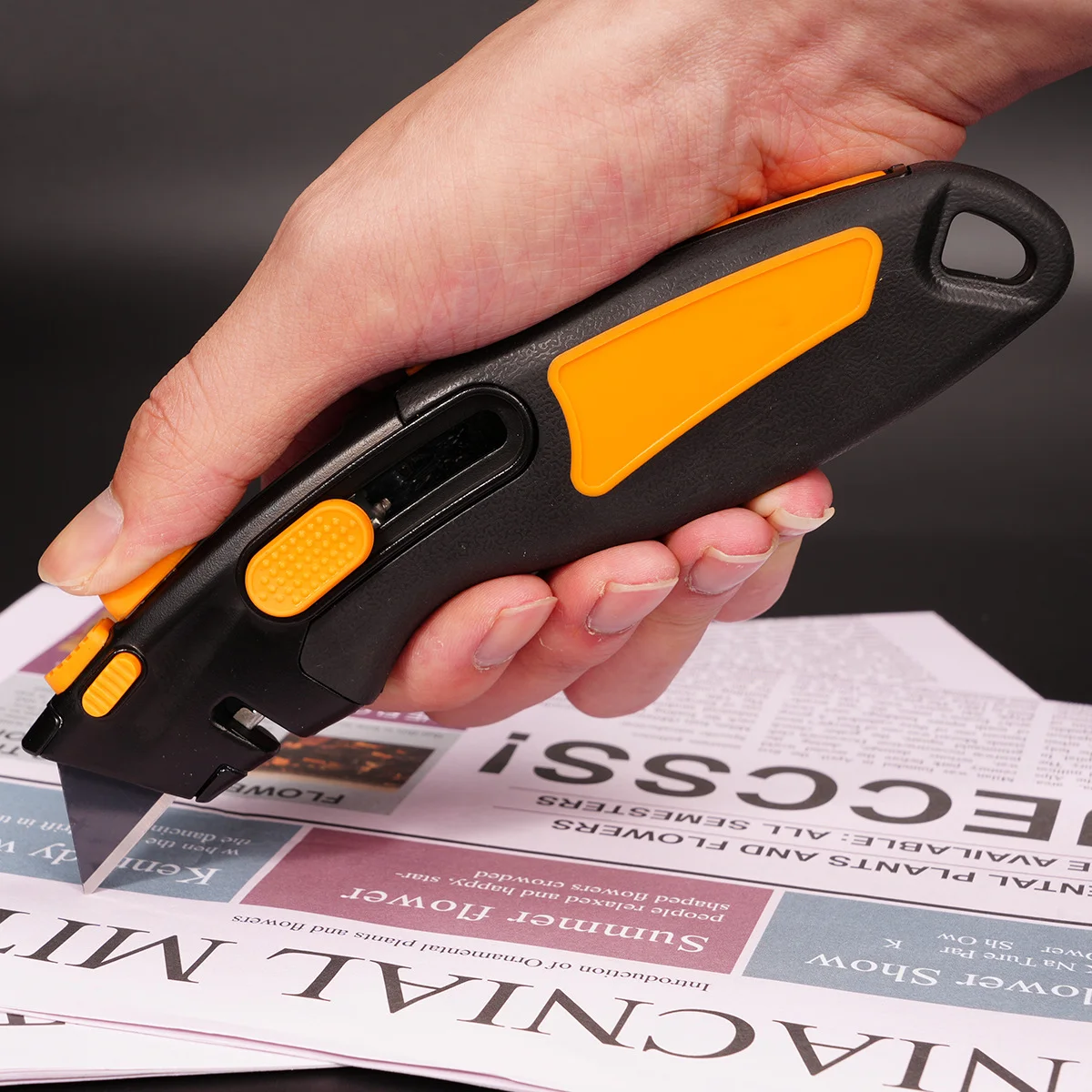 ZY-K26 Heavy Duty Aluminium Alloy Handle Utility Knife Retractable Safety Cutter Knife Carpet Carton Knives With Spare Blades