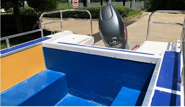 New product fiberglass high speed outboard Sport Yacht 4 person fishing speed boat 40-60HP engine with speed 50-55km/h