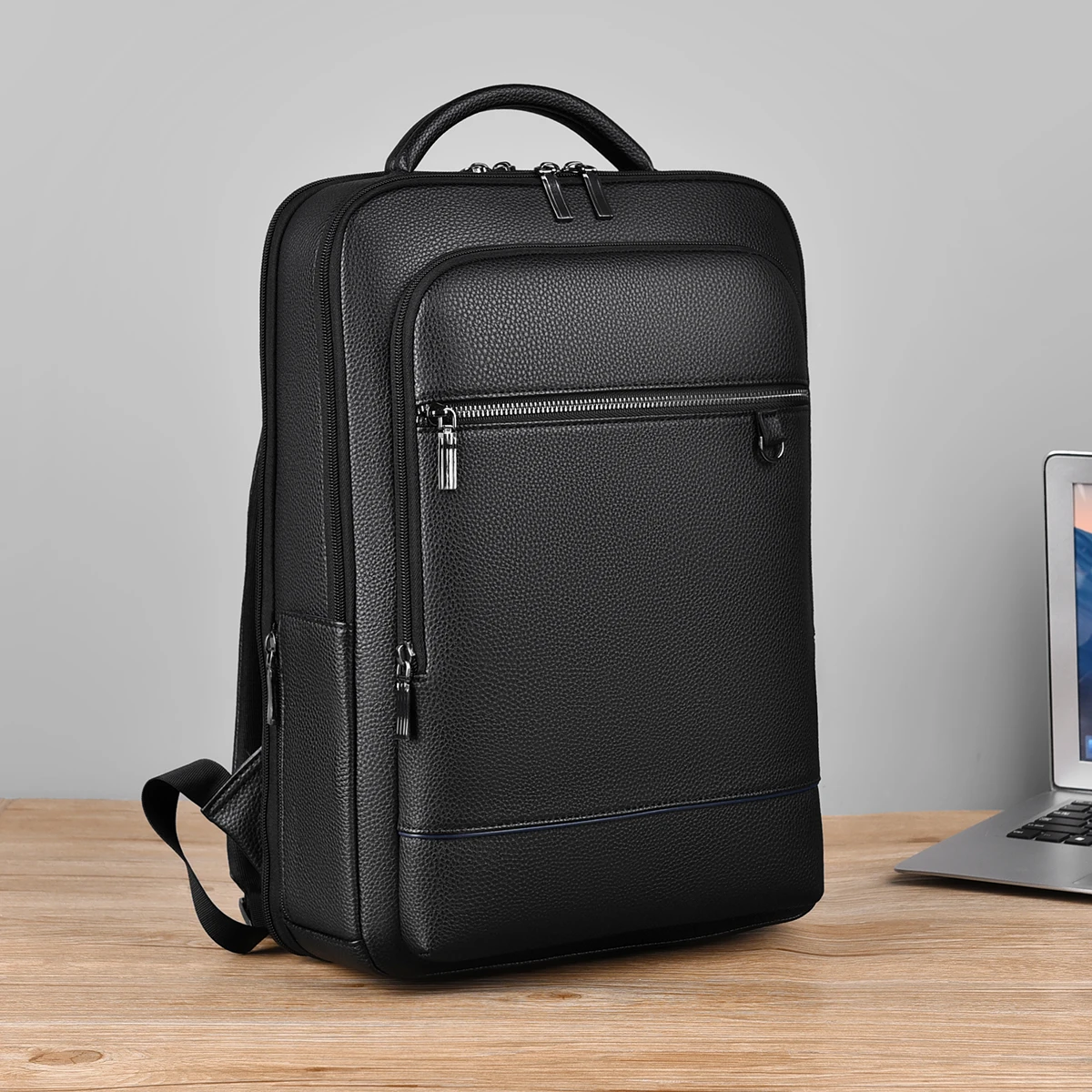 2024 luxurious Waterproof PU leather High quality business laptops backpack with usb charger port.