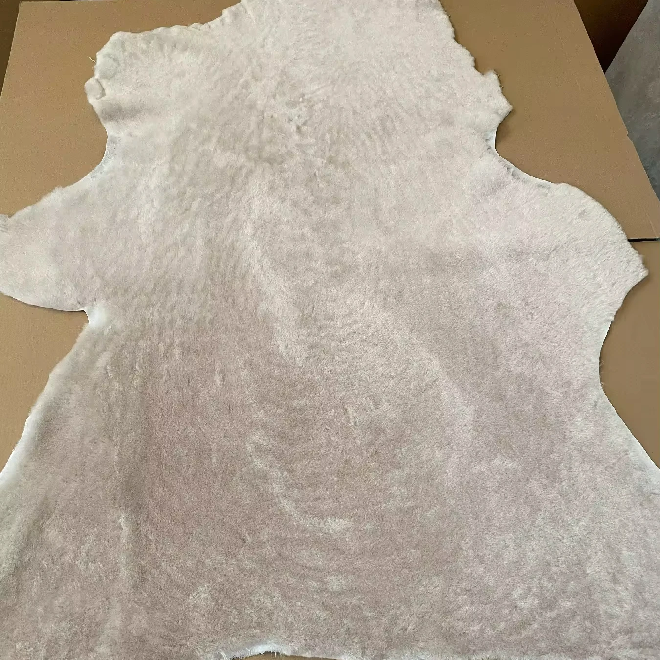 Заводская распродажа дышащая овчина шкура из овечьей шерсти сырая овечья подкладка для обуви Овечья Мокасины сырого овечьего меха