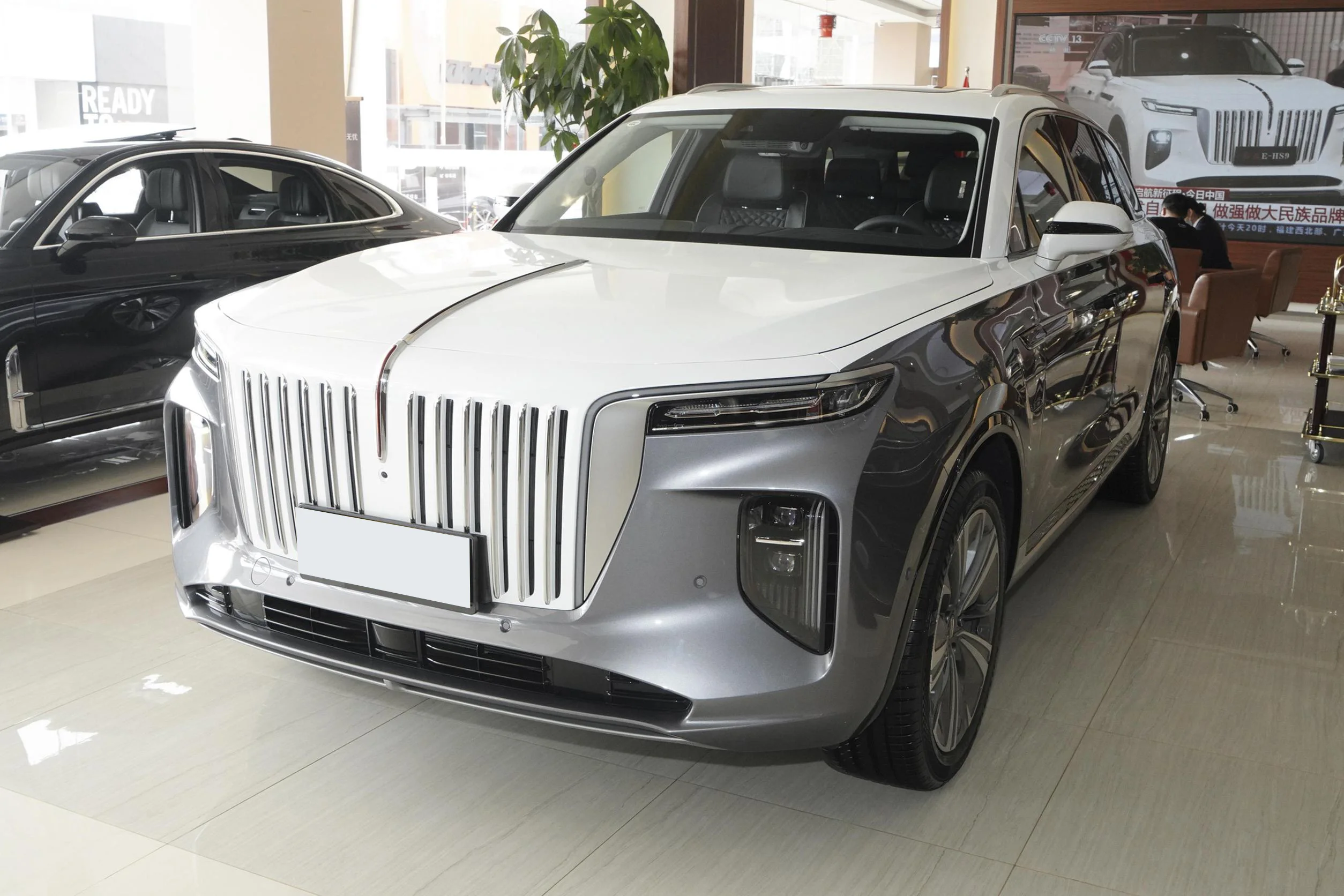Buy Small Electric Cars Hongqi E-Hs9 5-Door 7-Seat SUV Long Range 690KM Electric Cars For Adult