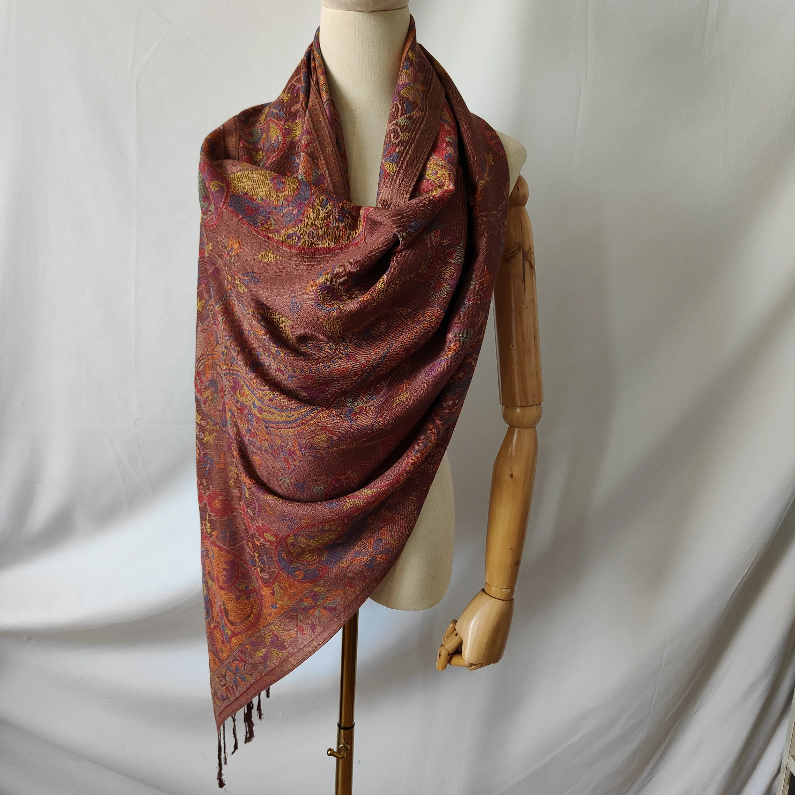 Custom Pashmina Scarf Silky Women Two Tone Pashmina Shawls And Wraps With Fringes High Quality Paisley Scarfs Shawls