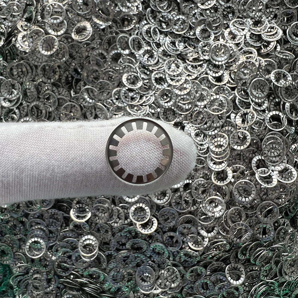 Custom Circlip black spring steel round Washer Star Toothed Lock Washer plum blossom bearing Washer