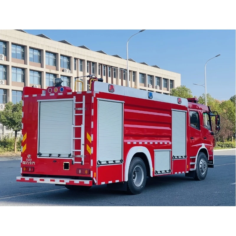 New technology fire truck single bridge 4x2 chassis Yuchai engine Dongfeng Huashen 8 cubic water tank fire truck
