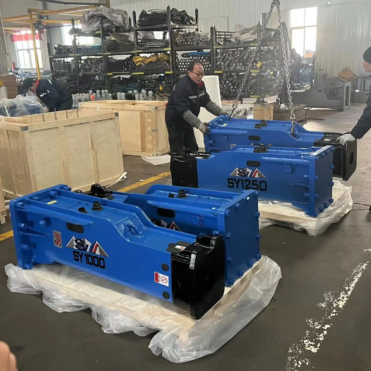 excavators use demolition hammers.Yantai  Hydraulic breaker hammer manufacturers directly sell 0.8-70 tons excavators for use.