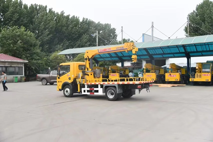 Mini Dongfeng 5 Ton Outrigger Truck Mounted Crane New 10 Ton Hydraulic Cylinder Weichai Liyuan Pump Mobile Crane Hino Motor
