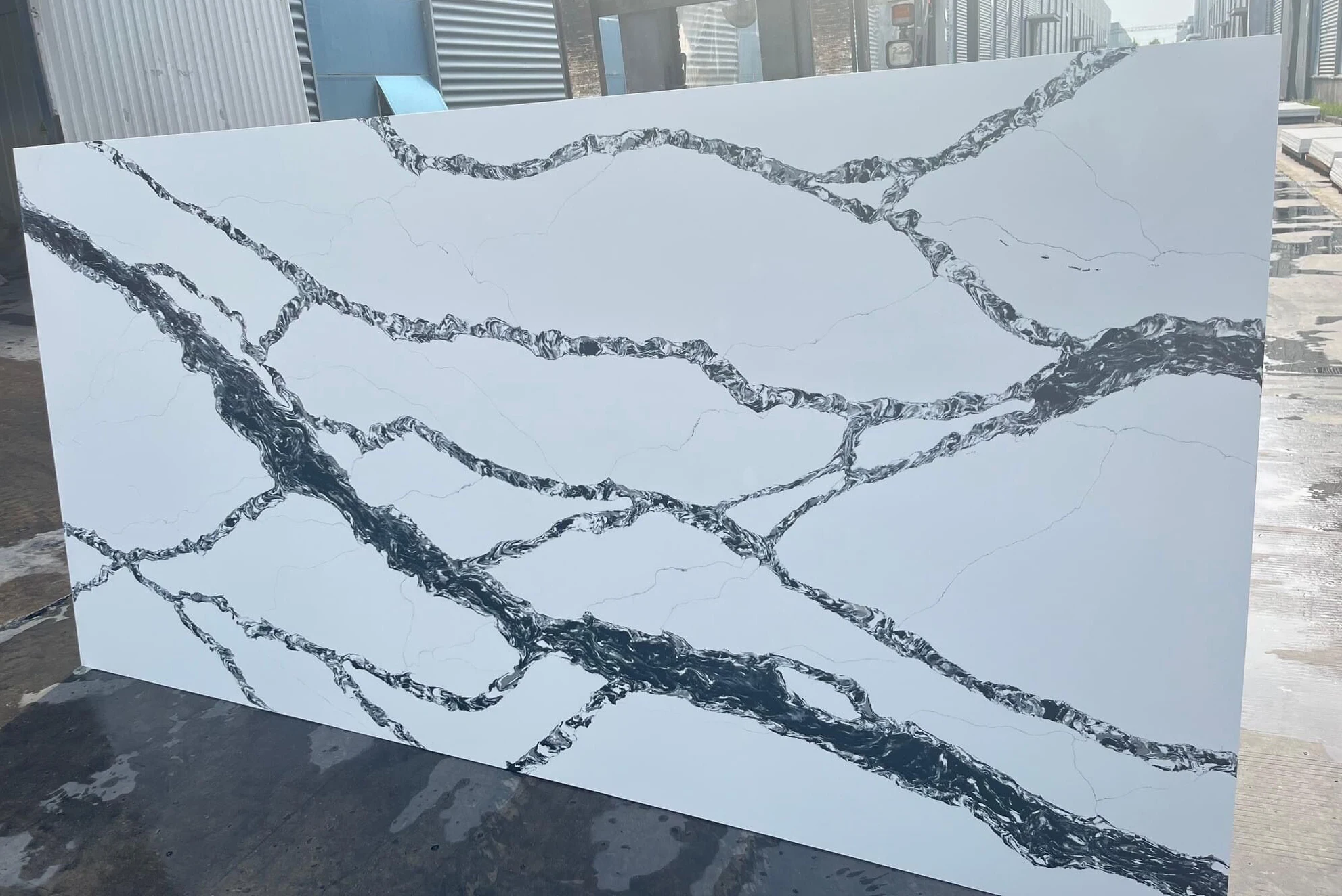 Chinese Supplier Jumbo Size Extra Large Big Wholesale Price White Calacatta Artificial Quartz Stone Slabs For Kitchen Countertop