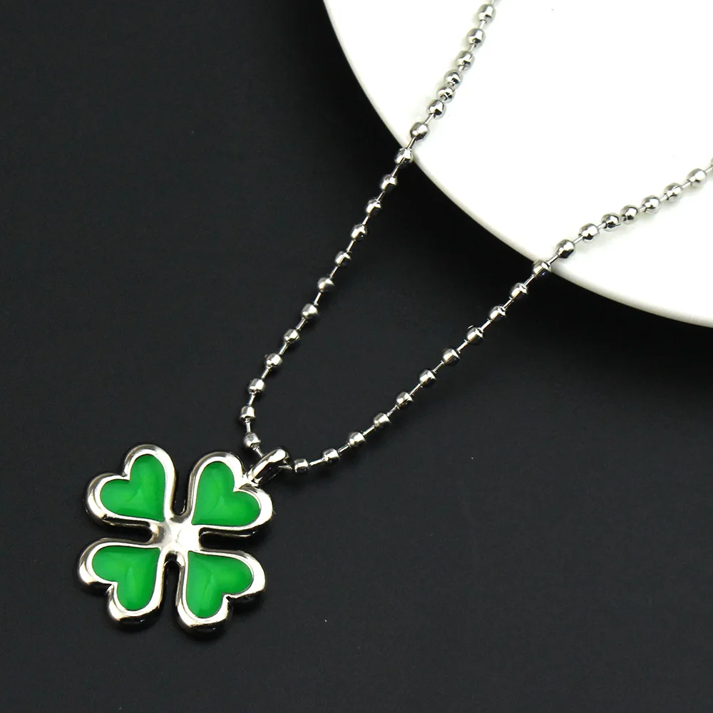Anime Tokyo Avengers Four Leaf  Necklaces Hinata Tachibana Fashion Pendant Chain Necklaces Women Girl Choker Jewelry Gift