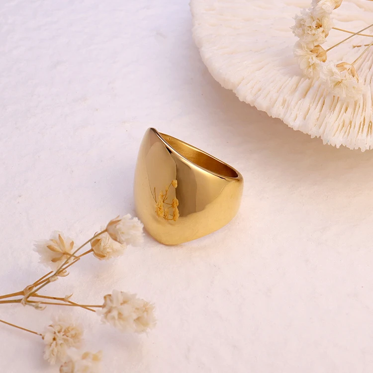 Vintage Stainless Steel Rings Hypoallergenic Jewelry PVD Gold Plated Chunky Band Rings for Woman