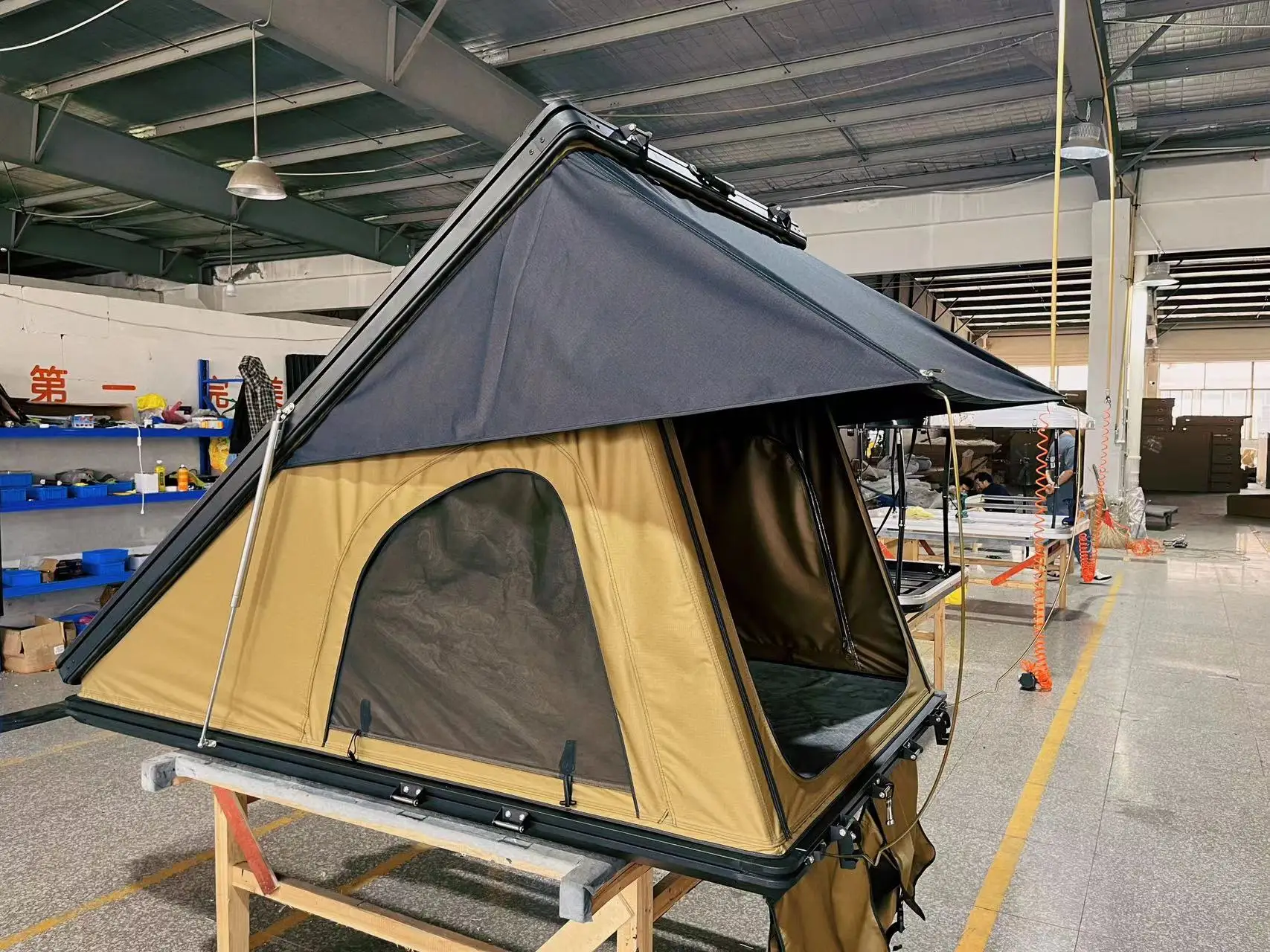 Factory custom europe market  camping & hiking  pop up waterproof glamping car tent camping roof tent