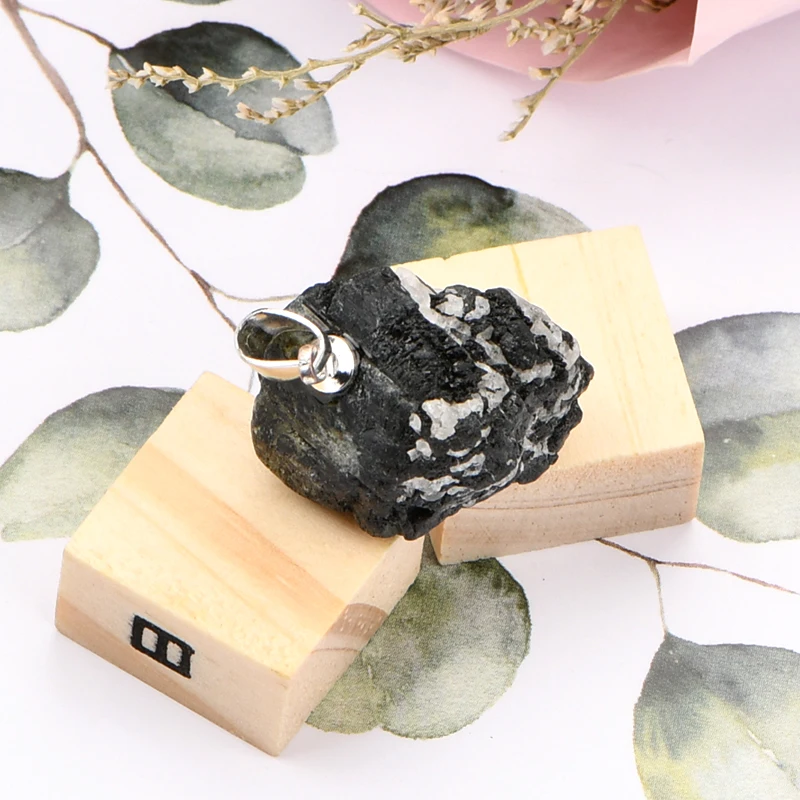 Natural Black Tourmaline Necklace Natural Stone Pendant Irregular Energy Stone Pendant Gemstone Necklace Fashion Jewelry