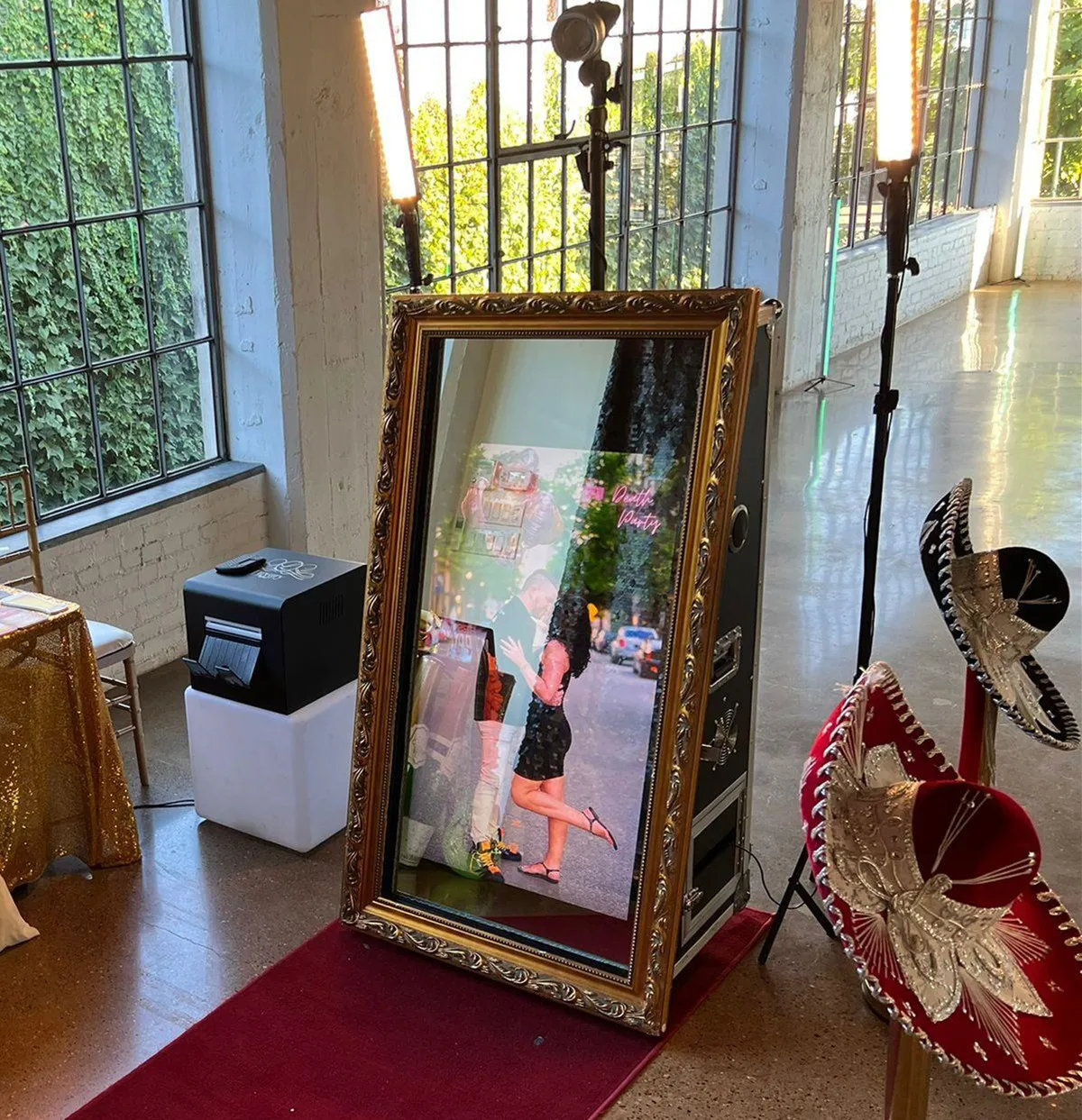 2022 Hot Sale Mirror PhotoBooth Set Wedding Party Rental High Quality Mirror Photo Booth Frame Photo Booth Mirror Booth