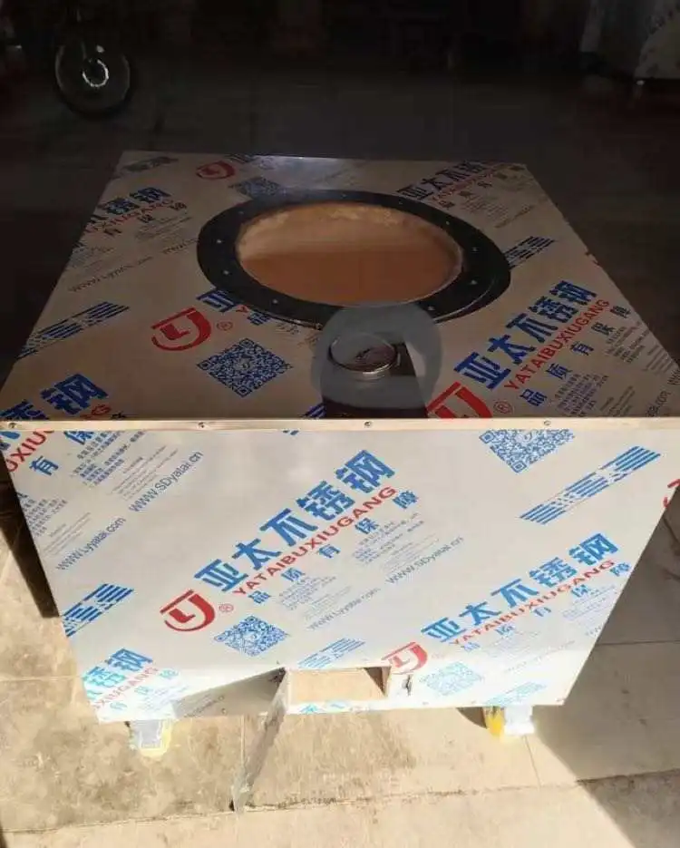 Commercial restaurant kitchen tandoori roti