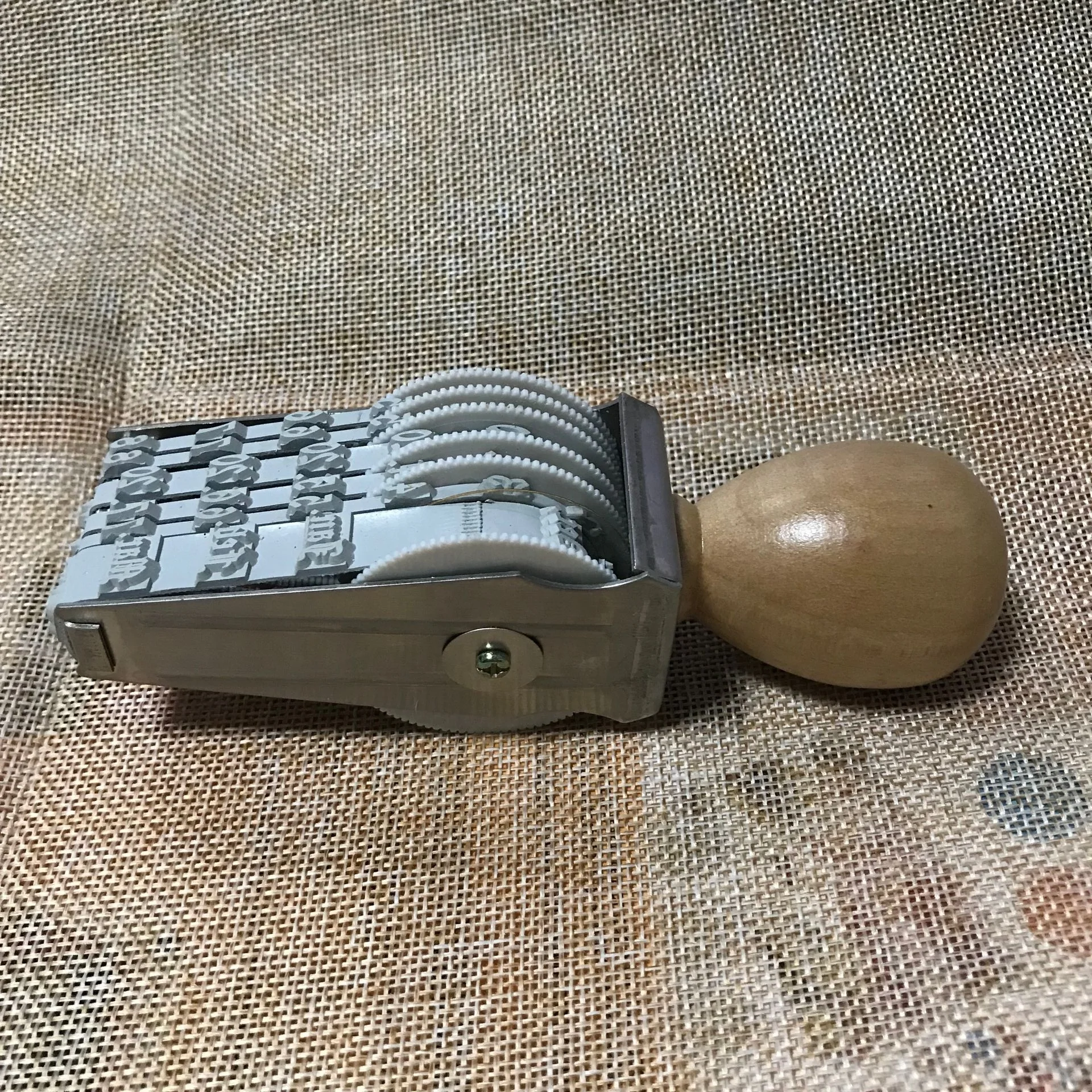 English Spanish French Italy Date Stamp Wooden Handle Wheel Date Stamp Stamp Supplies