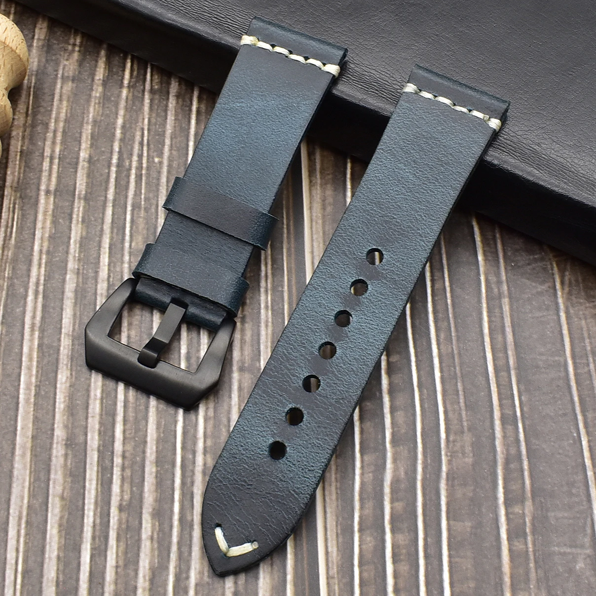Heqi Wholesale oil wax cracked discolored watch strap 24mm vintage discolored soft leather watch band