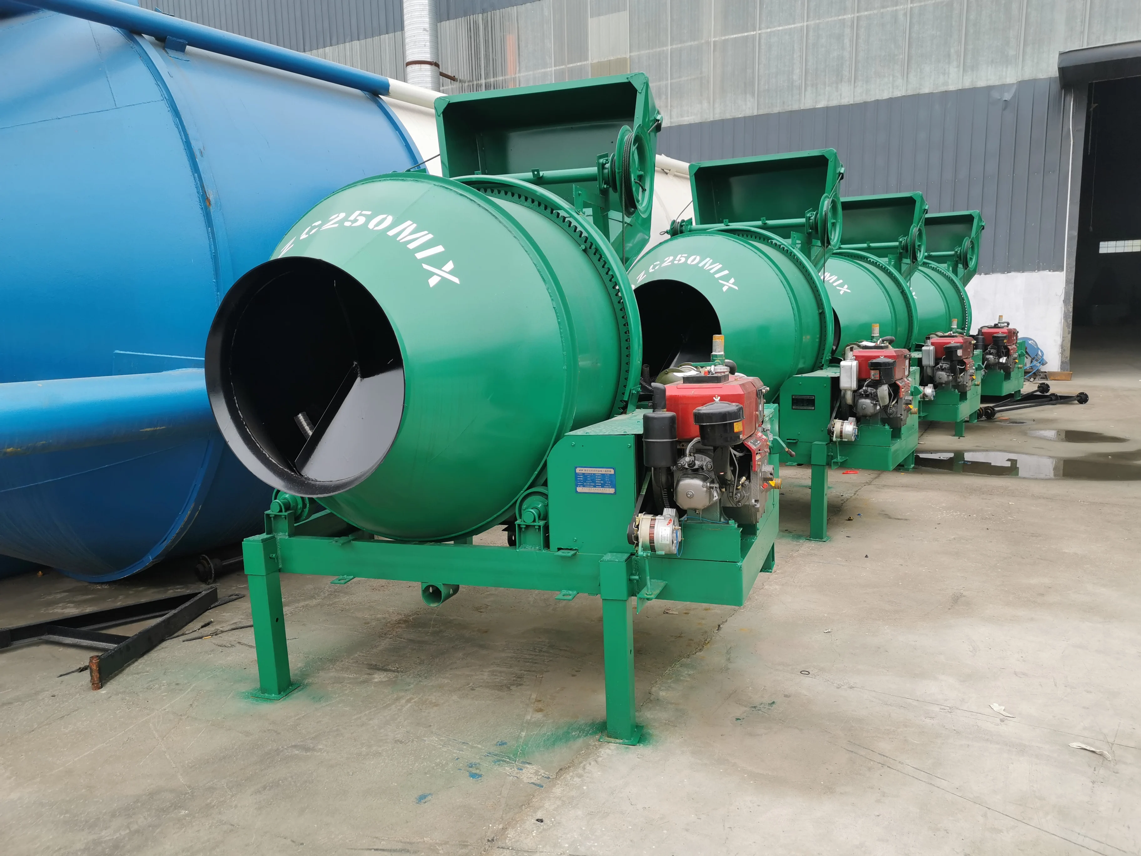 Factory price diesel concrete mixer  JZC300 in China with high efficiency