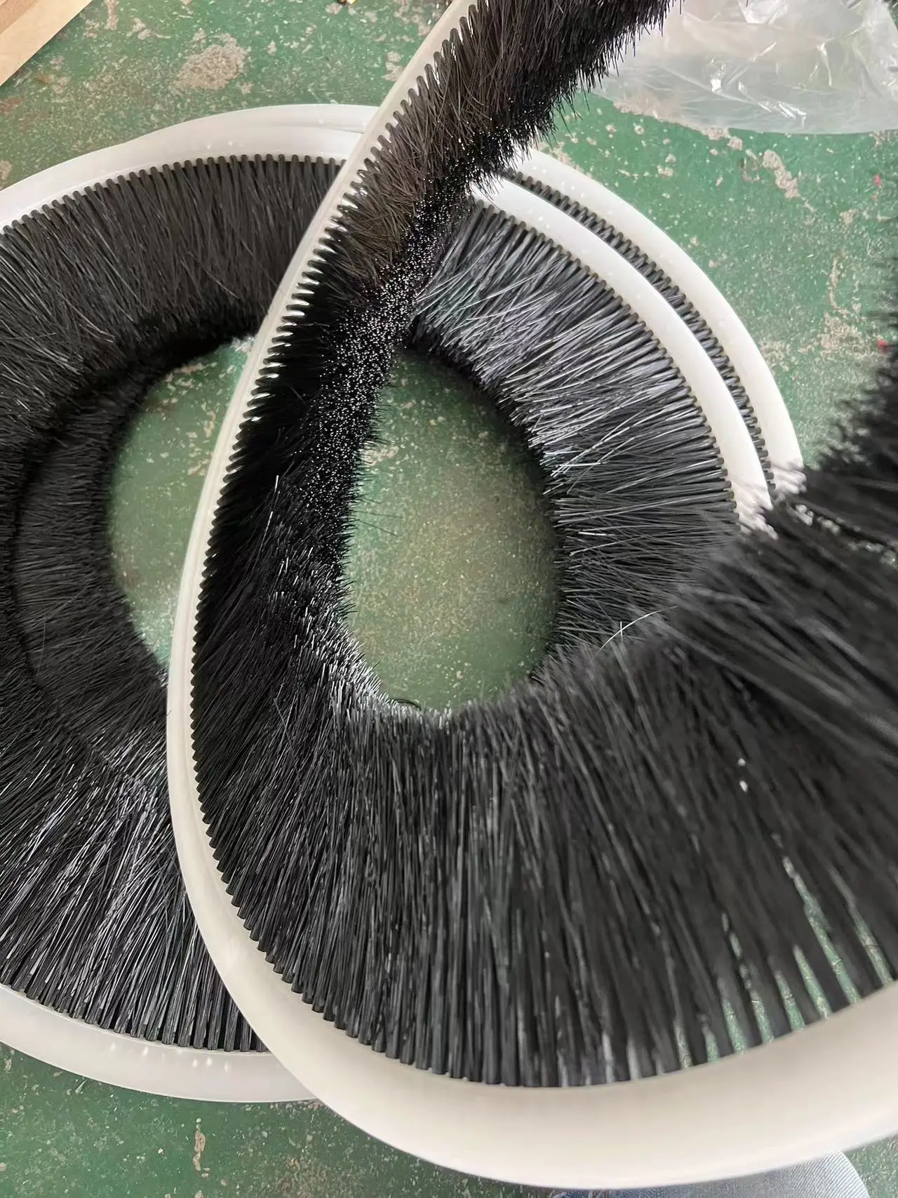 Manufacturer Customized round Brush Nylon Brush with Coil Spring Synthetic Fiber Material OEM Support