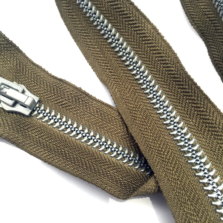 Customized 5# Fish Bone Zinc Alloy Teeth Brass Zipper Long Chain