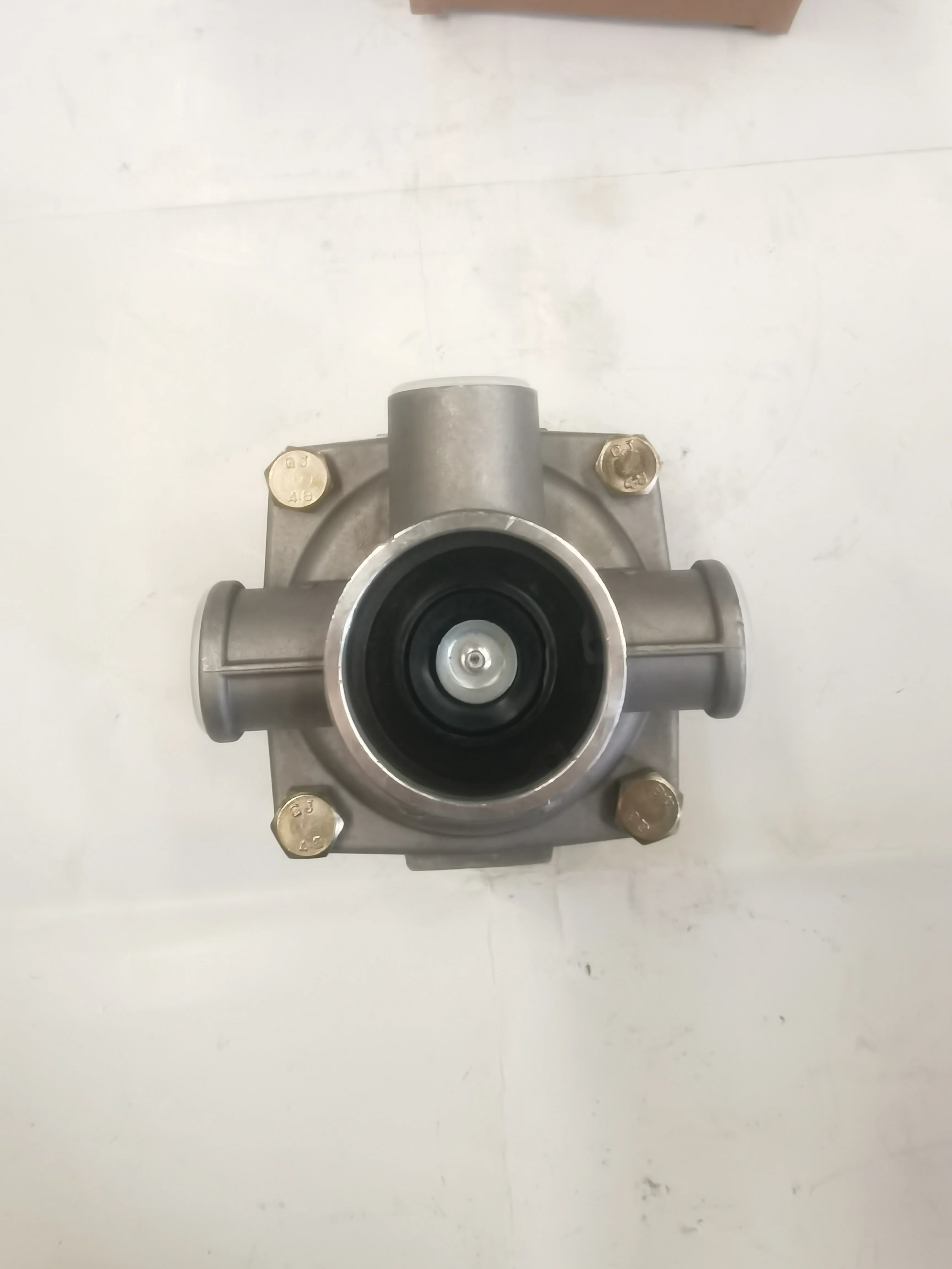 Sinotruk Howo Truck spare parts WG9000360134 Relay valve