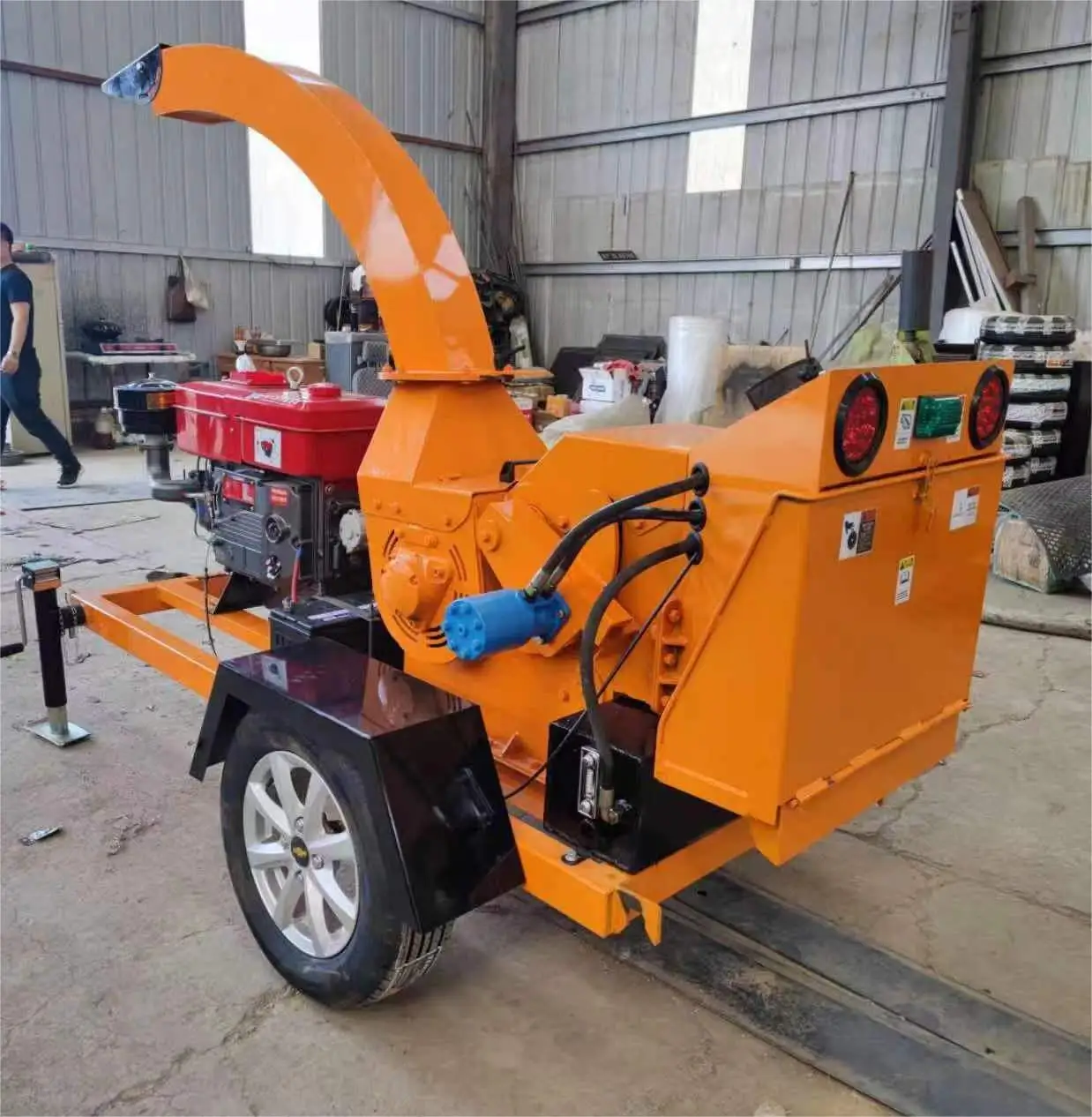 Wood crusher mill pallet crushing wood pallet shredder small mobile sawdust wood chipper shaving branch grinder cutting blades