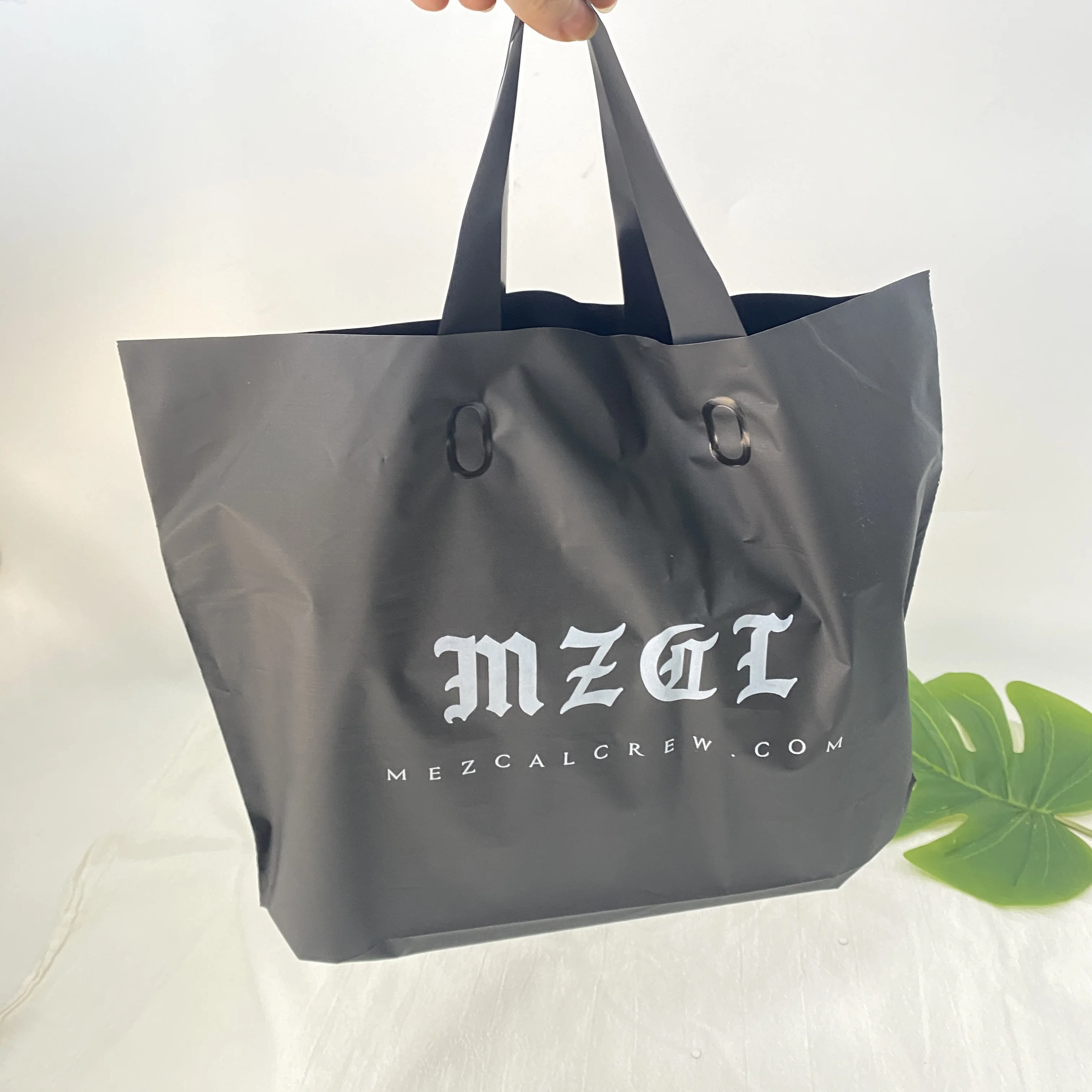 Customized high-density polyethylene thickness with logo printing carrier, gift retail plastic shopping bag with handle