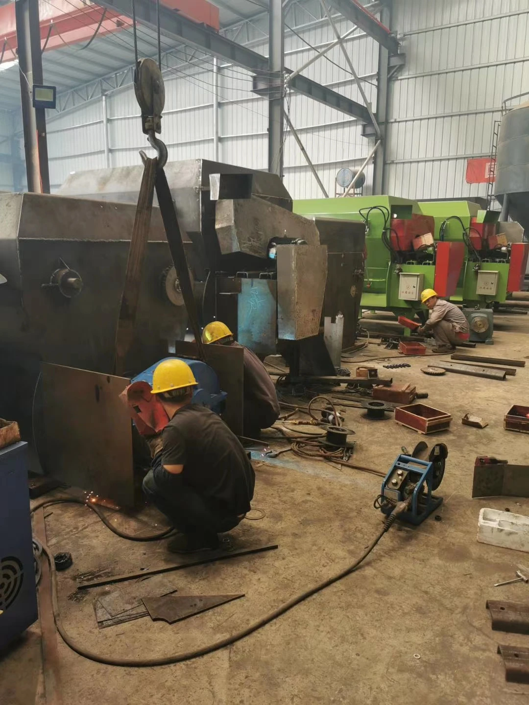 round bales square bales baleage forages small grains concentrates feedstuff mixer