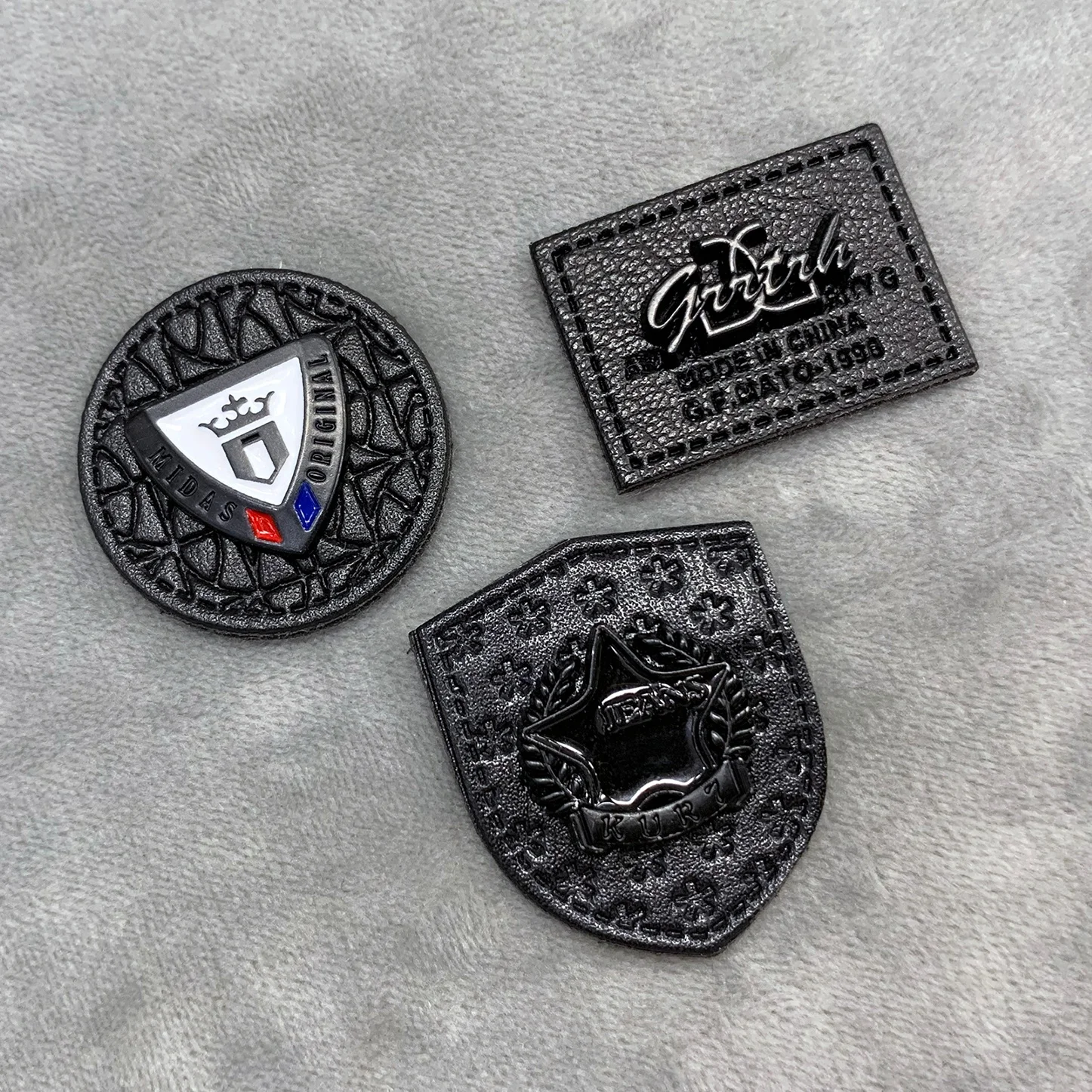 Custom Brand Engraved Tag Garment Embossed Jeans Handbags Accessories Hat Shoe Scarf Clothing Metal Logo Label Tags for Swimwear