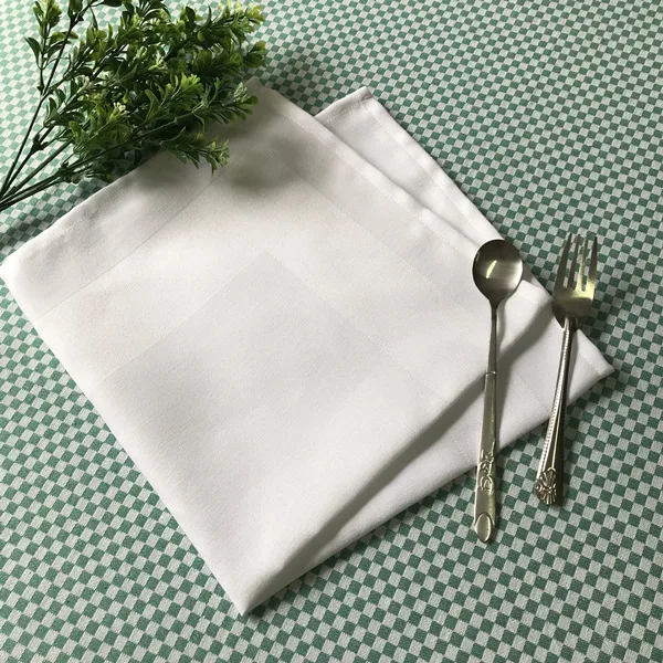 Красивый 100 полиэстер атласная лента скатерти 50x50 см для ресторана