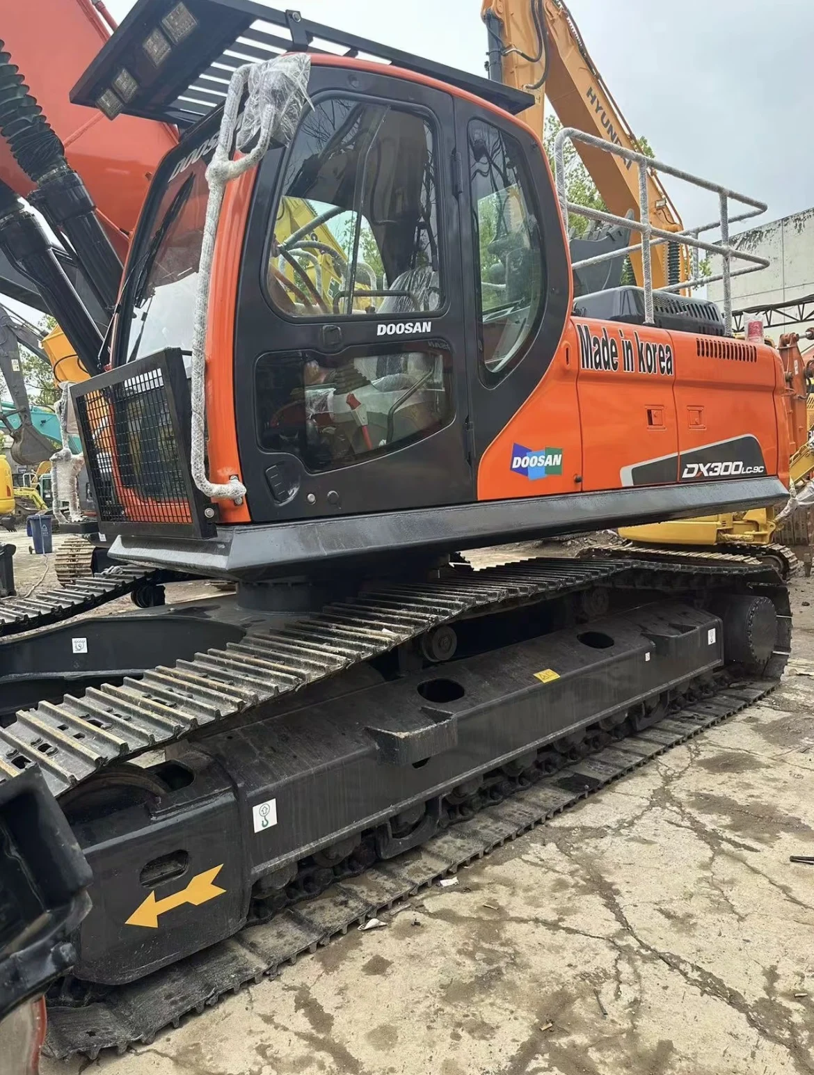 Подержанный тяжелый экскаватор Doosan DX300 DX300-9C строительный гусеничный с хорошим оборудованием