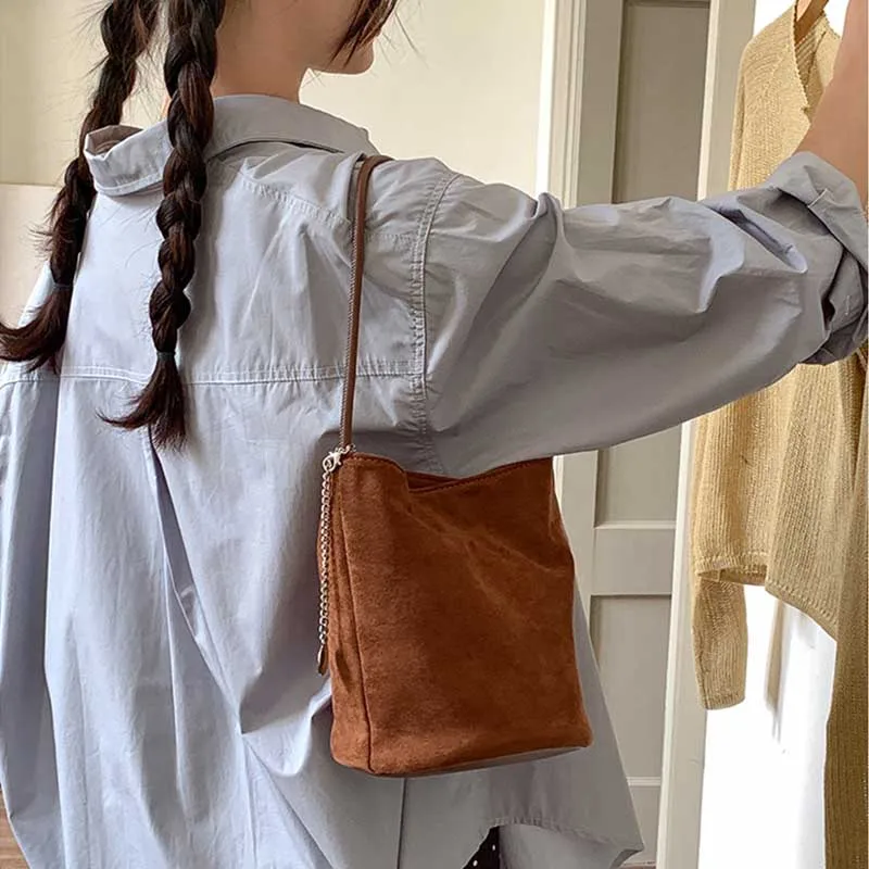 Wholesale Hot Sale Fashionable Leisure Large Capacity Suede Barrel-shaped Bucket Tote Handbag For Women