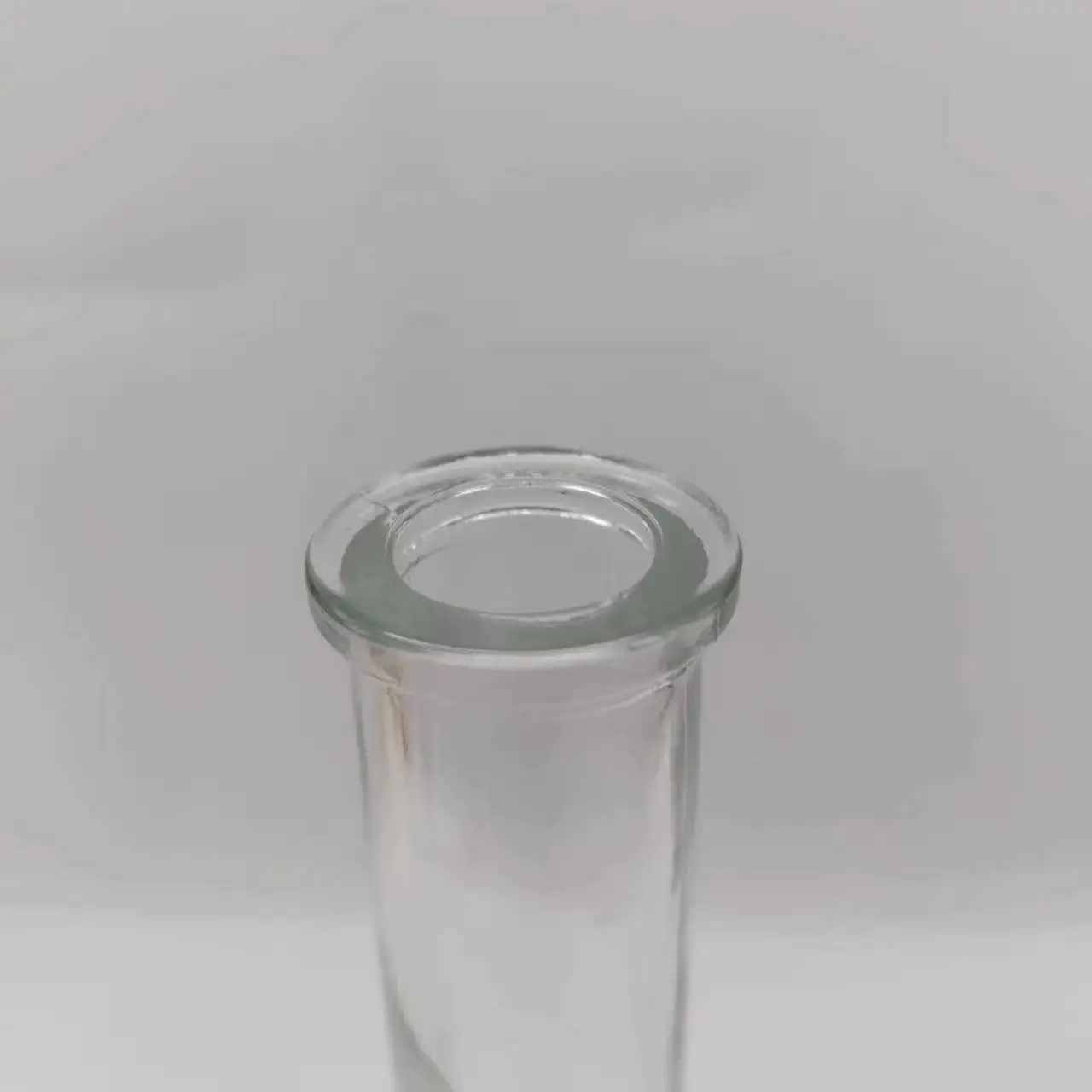 New Design 750ml Flat Shape Glass Bottle Beer Belly Style with Cork Seal for Cachaca Mezcal Tequila Wine Water Whiskey