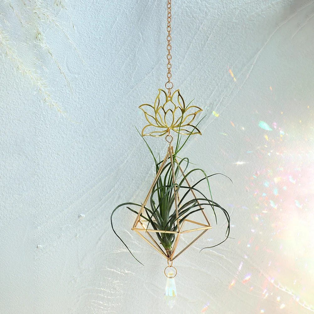 Air Plant Holder Hanging Planter Tillandsia Air Fern Plant Hanger Crystal Suncatcher Metal Triangular Rack Balcony Decorations