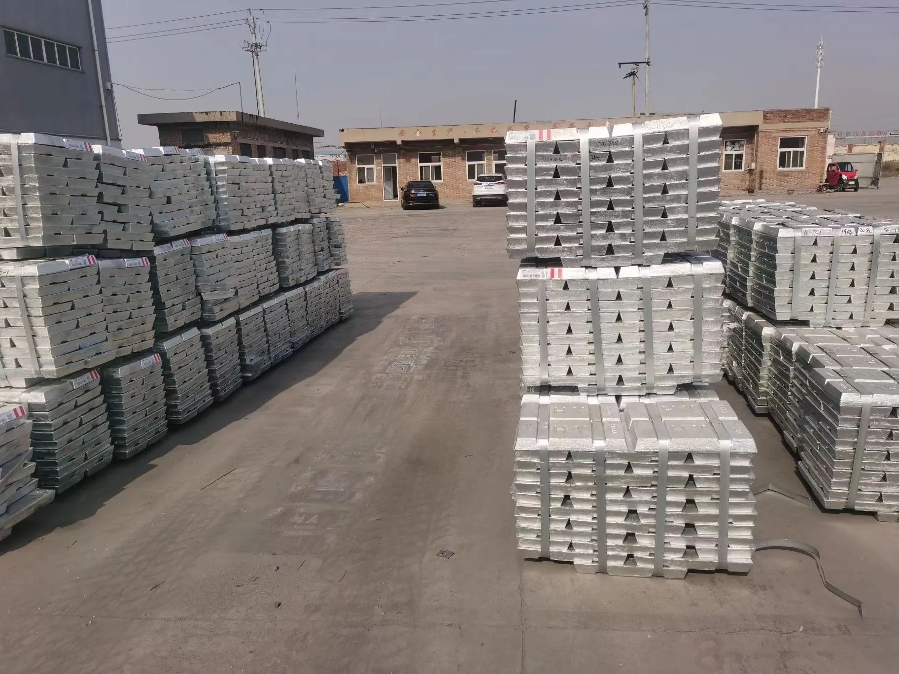 Hot Sales Zinc Ingots 99.995%  Pure  low Price