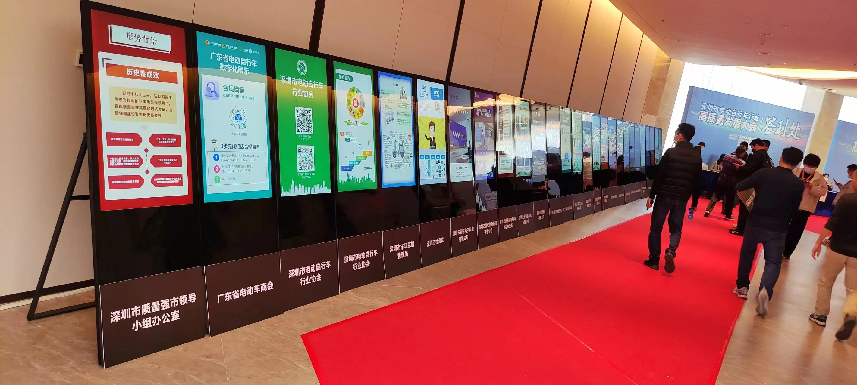 Touchscreen 55 Inch Digital Signage Android Os Mall Broadcasting Kiosk For Virtual Fitting Room With I Pad Design