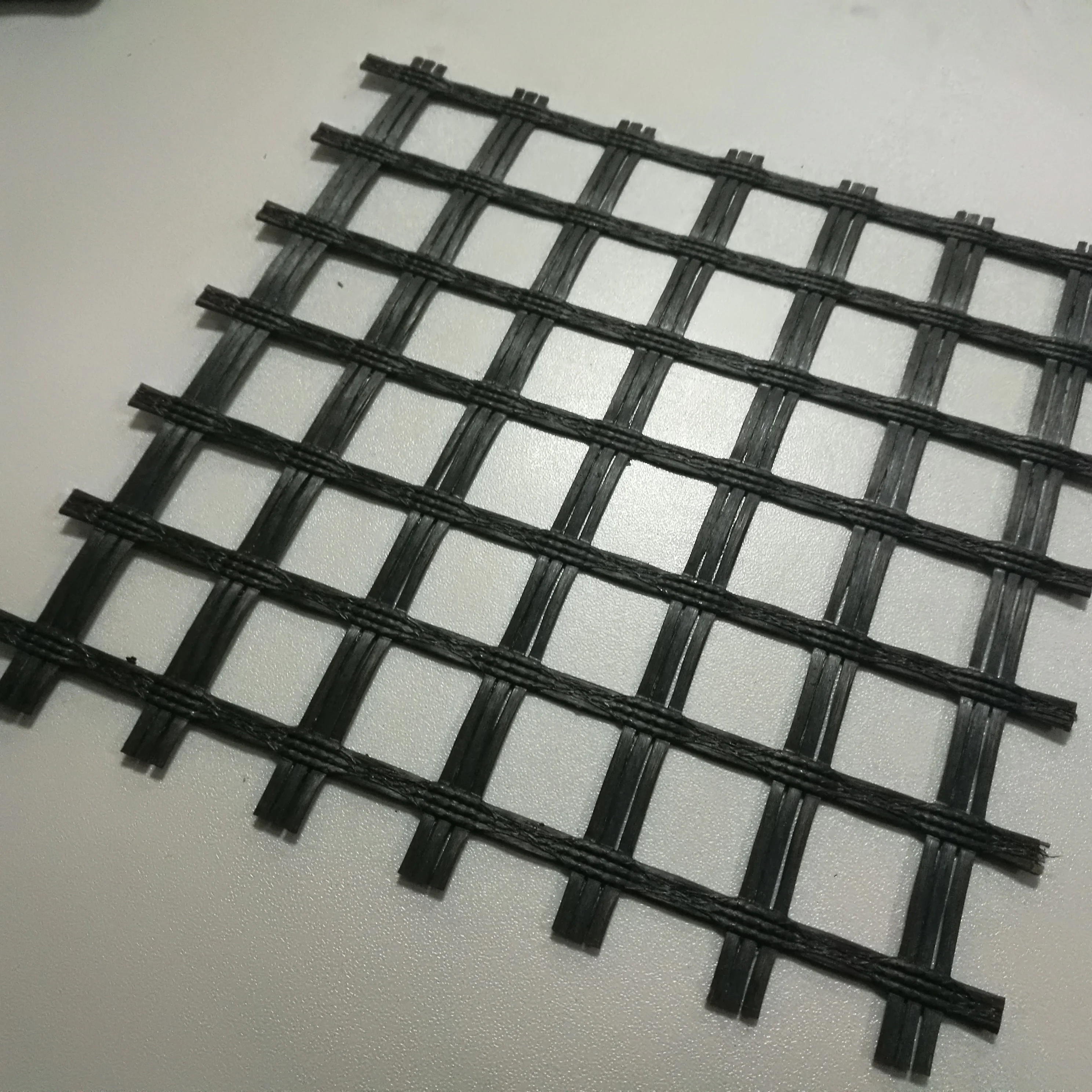 CE ISO certificated bitumen coated glassfiber geogrid for for asphalt road building