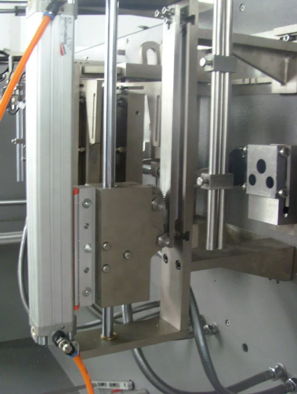 YF-110 CE Certificate and Electric Driven Type Moringa Seed Oil Filling Packaging Machine