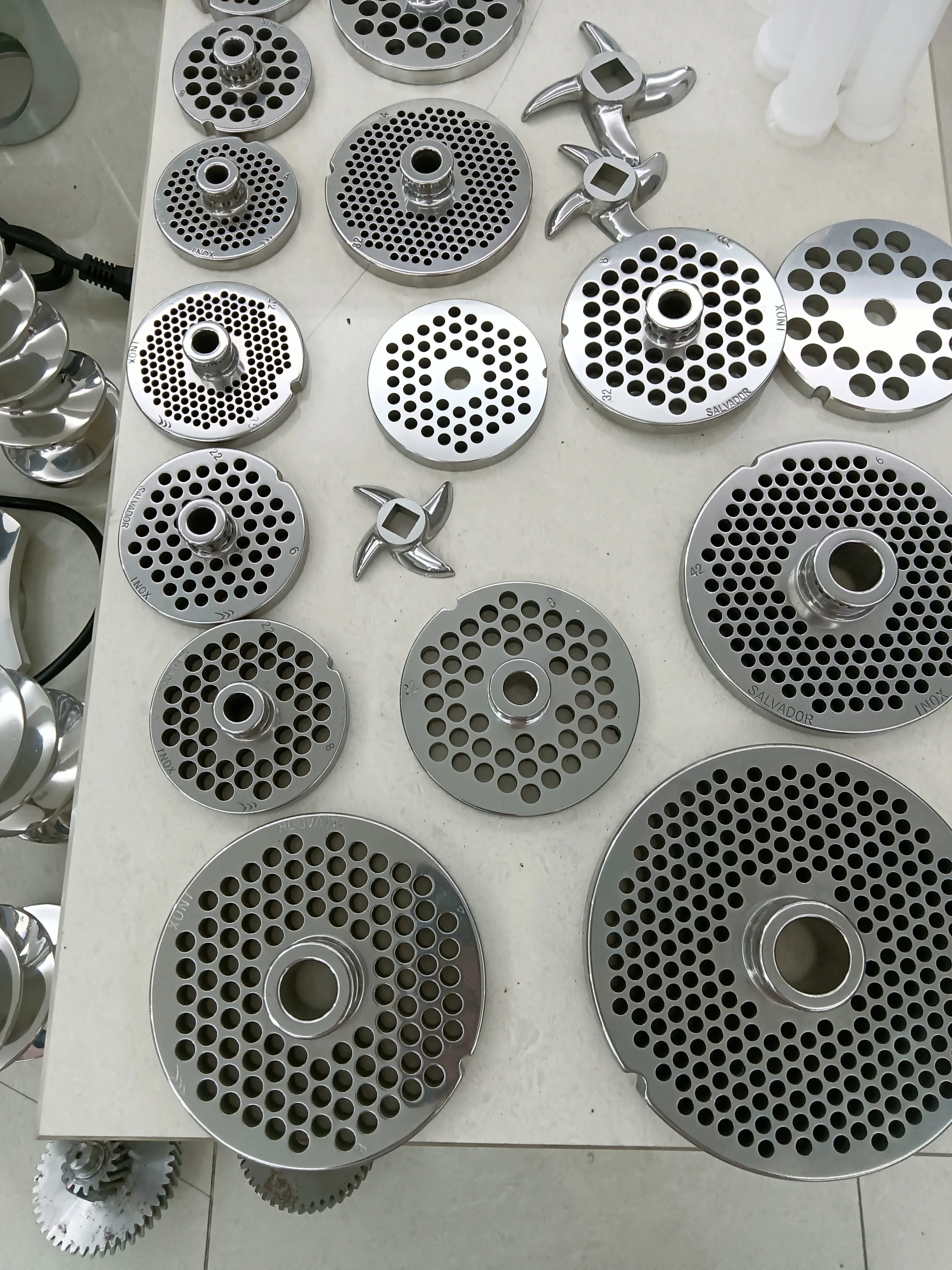 TK-32 commercial stainless steel  meat mincer butchery equipment  grinder machine  with best price