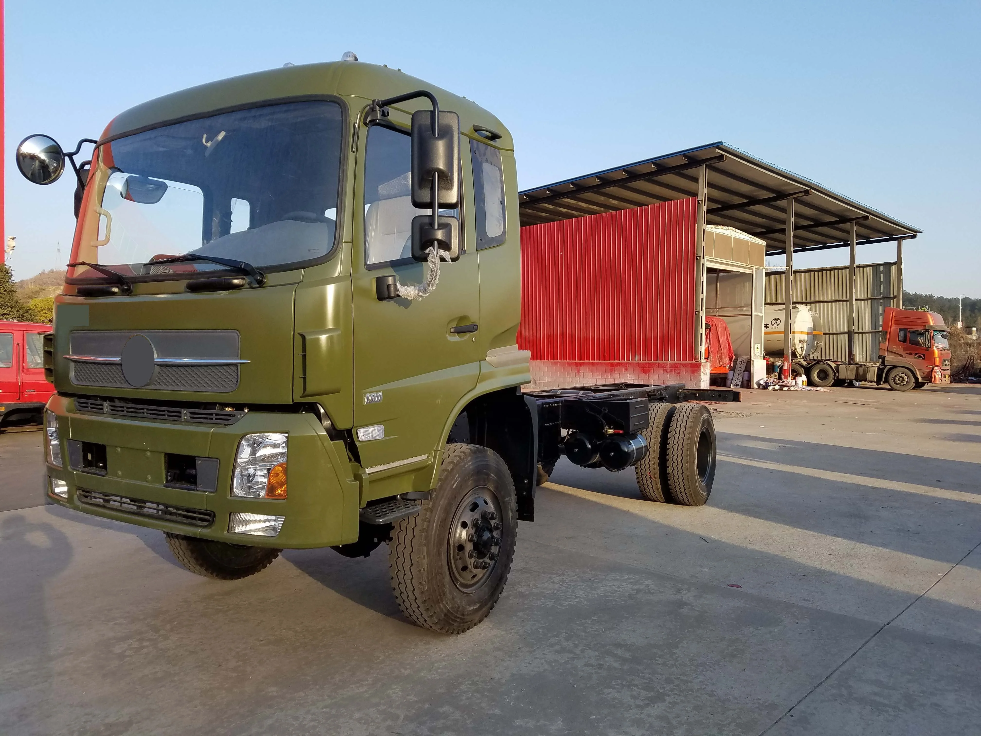 Dongfeng 4x4 пожарных автомобилей спереди Электрический 5 Тонн Лебедки резервуар для воды пожарные машины