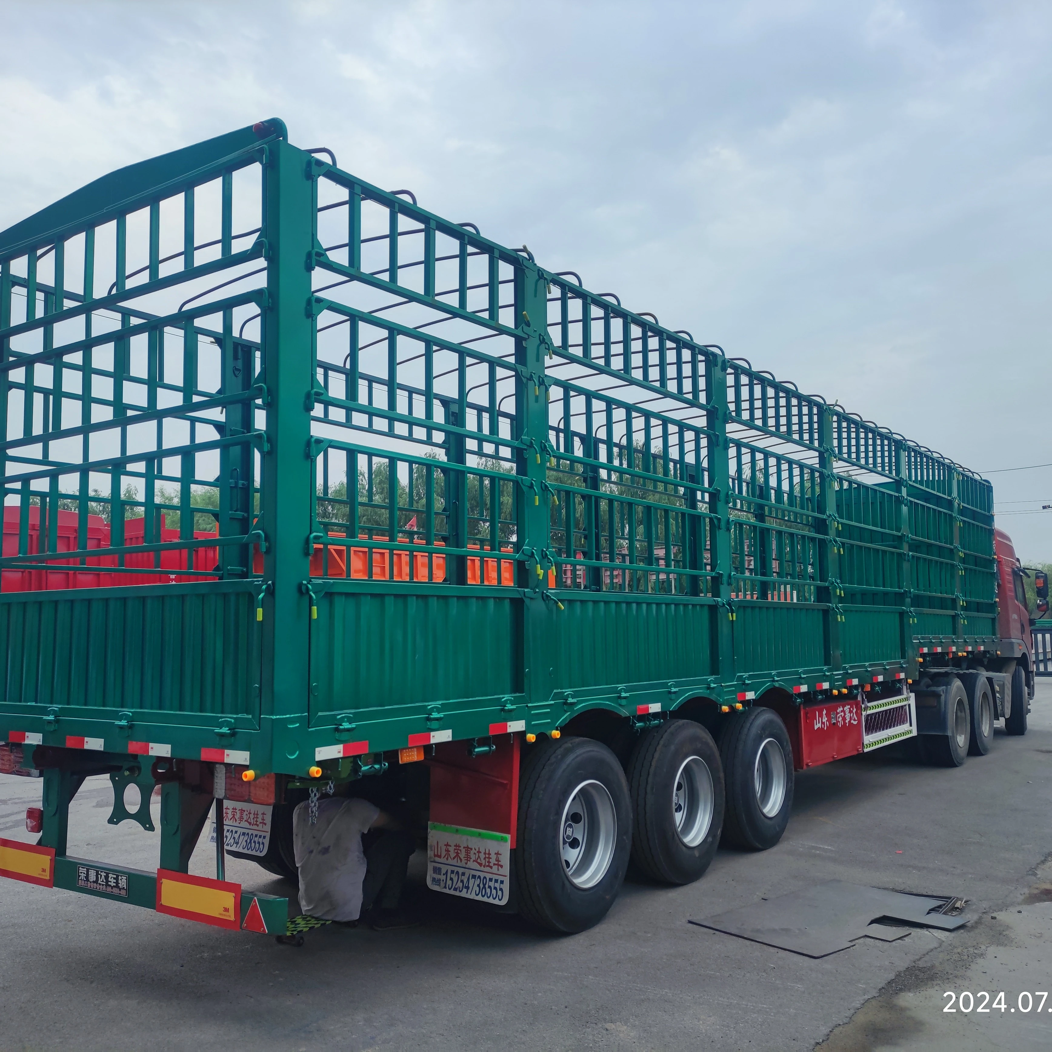 Custom 3-Axis Fence Stake Semi Trailer - Chinese Supplier for Cargo Transport Semi Truck