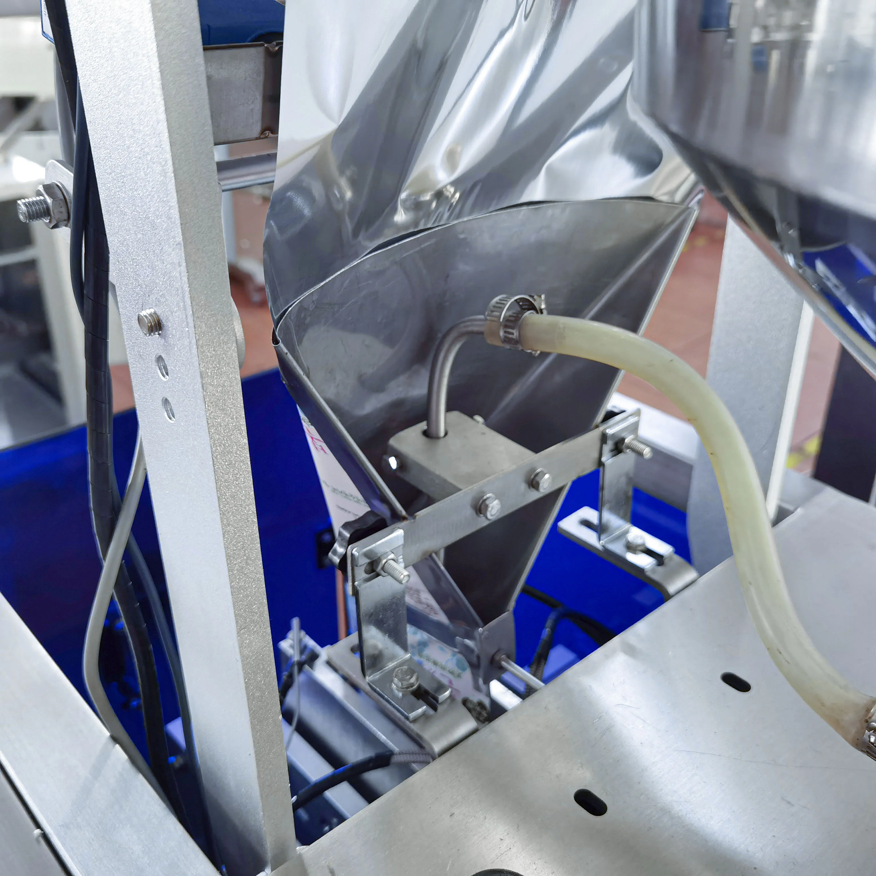 Commercial Full Automatic Packaging Machine For Fresh Fruit Juice Grapefruit Mango Peach Juice