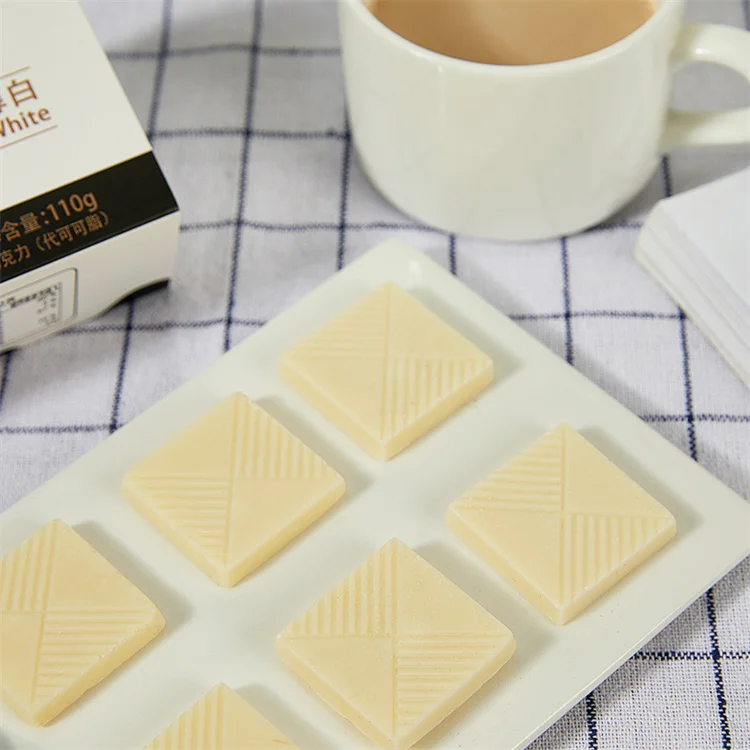 OEM/ODM 110g Delicious Leisure Snacks White Dark Matcha Strawberry 4 Flavor Candies Compound Chocolat Chocolate