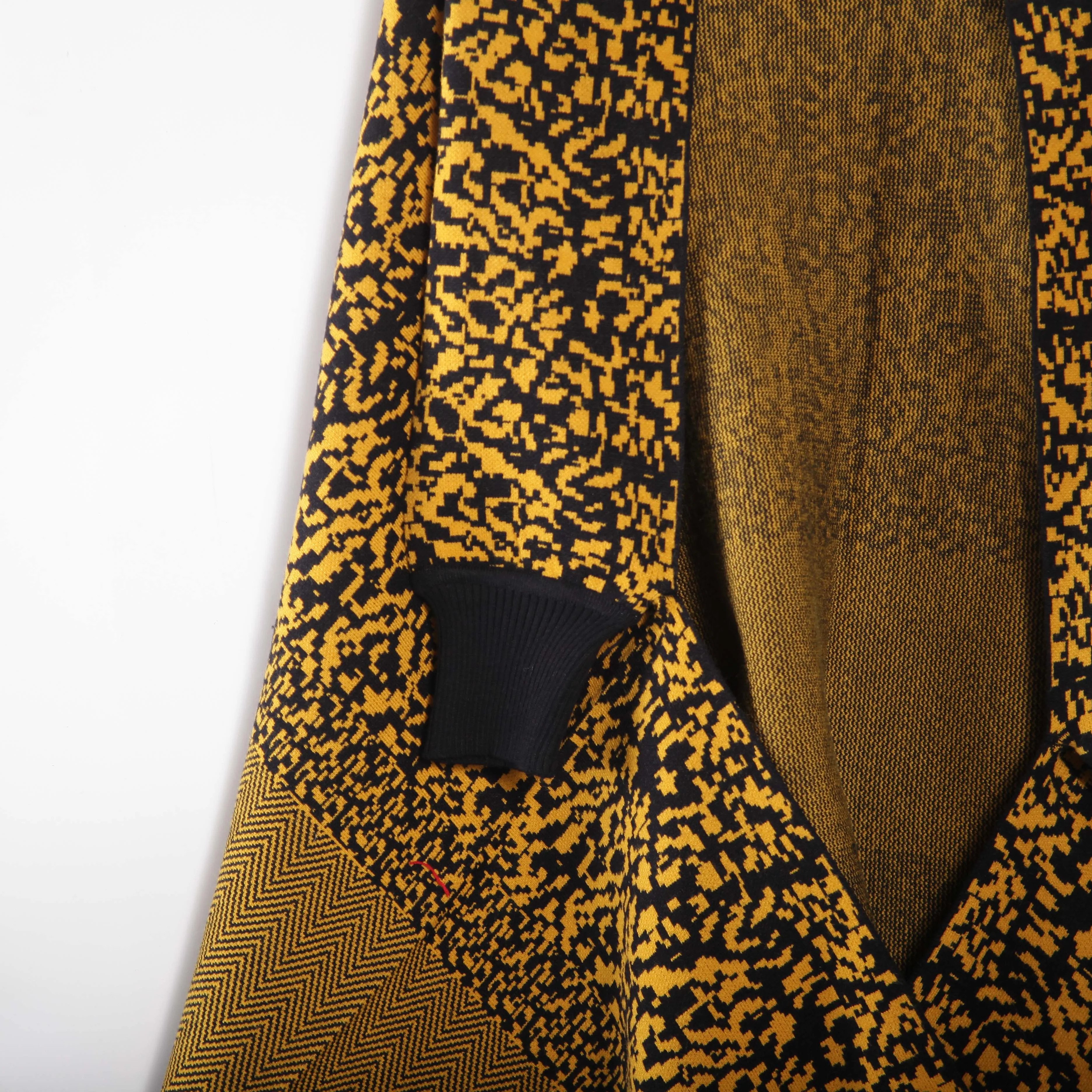 Wholesale 2020 Hot Sale Thick Winter Women Jacquard Pattern Knitted Poncho Cloak For Women